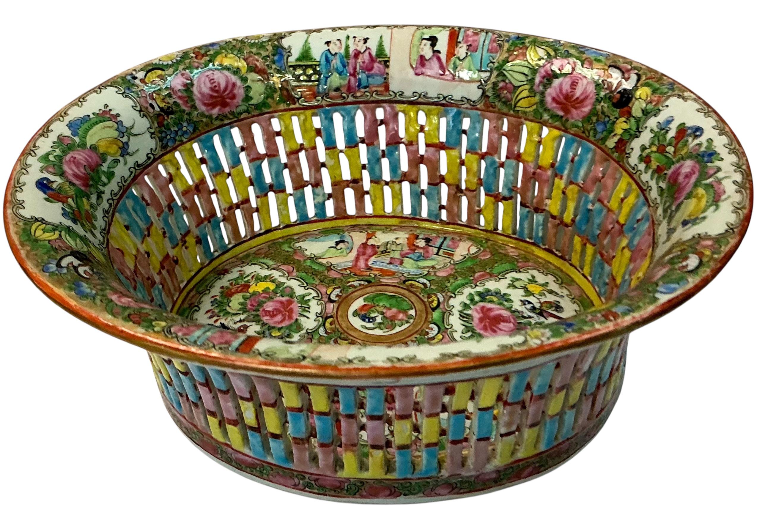 Chinese Export Reticulated Rose Medallion Porcelain Pottery Nut Serving Bowl For Sale 3