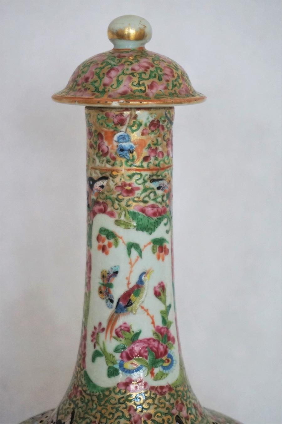 Chinese Export Rose Mandarin Lidded Bottle Vase, Early 19th Century For Sale 6