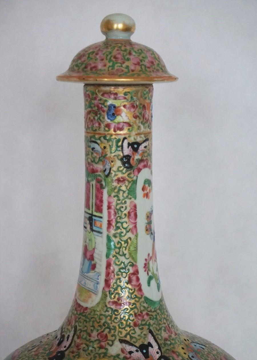Chinese Export Rose Mandarin Lidded Bottle Vase, Early 19th Century  7