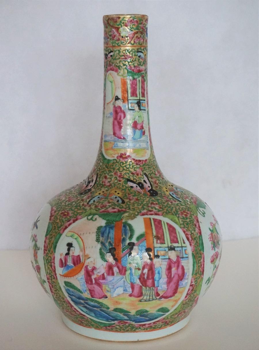 Chinese Export Rose Mandarin Lidded Bottle Vase, Early 19th Century For Sale 9