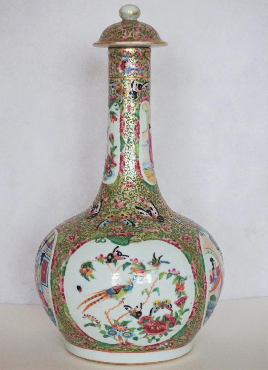 Porcelain Chinese Export Rose Mandarin Lidded Bottle Vase, Early 19th Century 