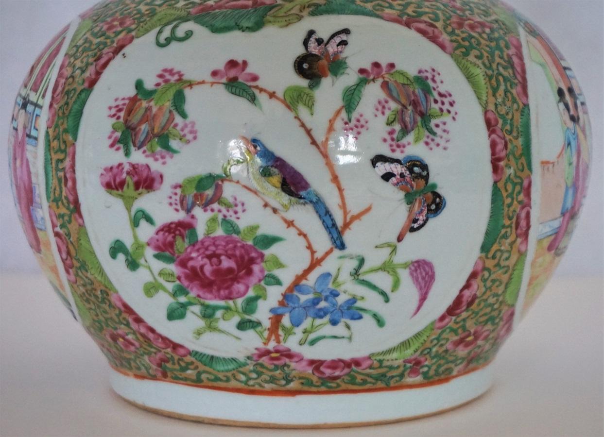 Chinese Export Rose Mandarin Lidded Bottle Vase, Early 19th Century  3