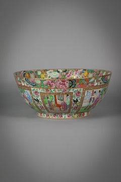 Chinese Export Rose Mandarin Porcelain Bowl, circa 1820