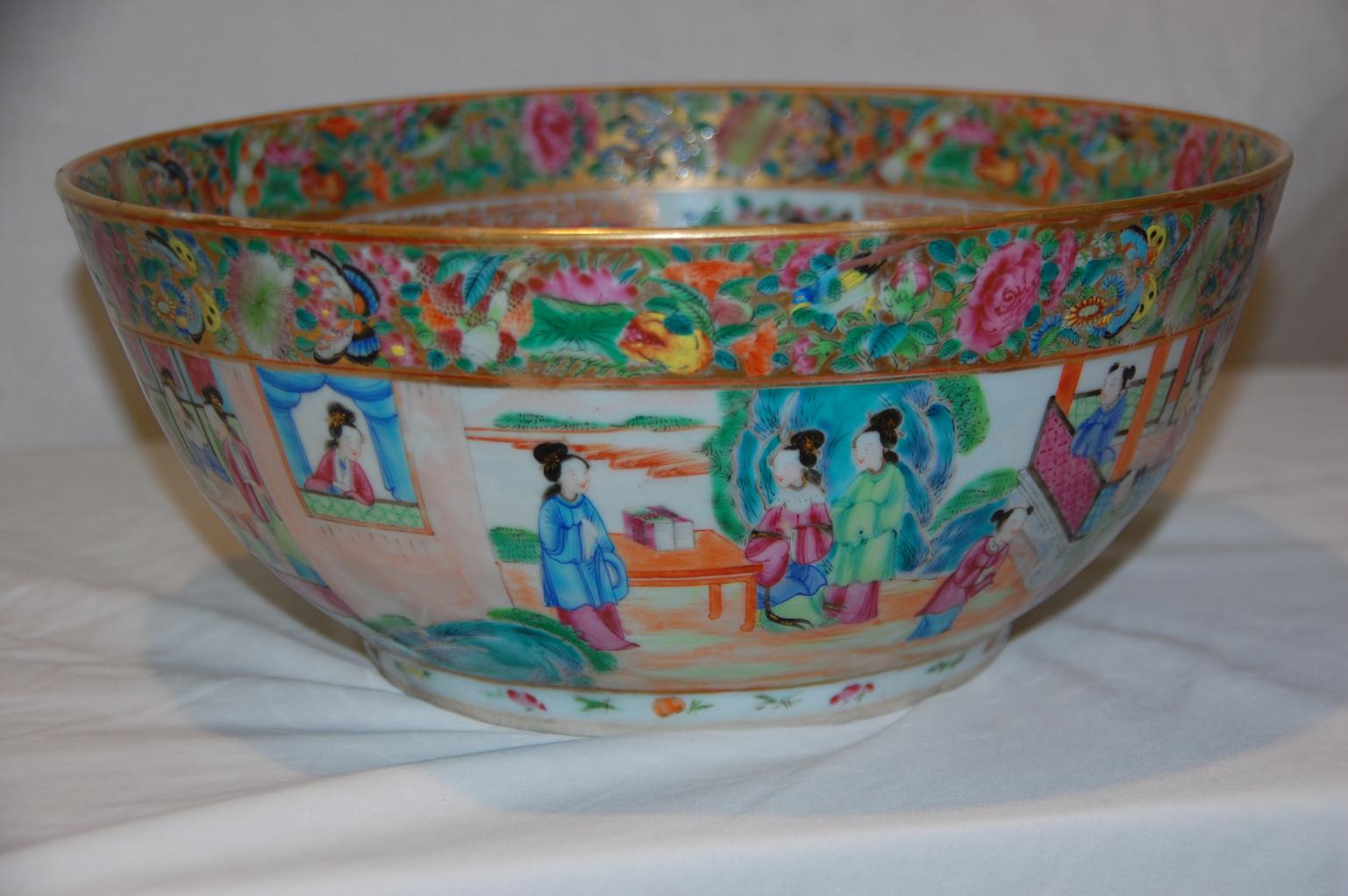 Chinese Export Rose Mandarin Punch Bowl, circa 1840 For Sale 1