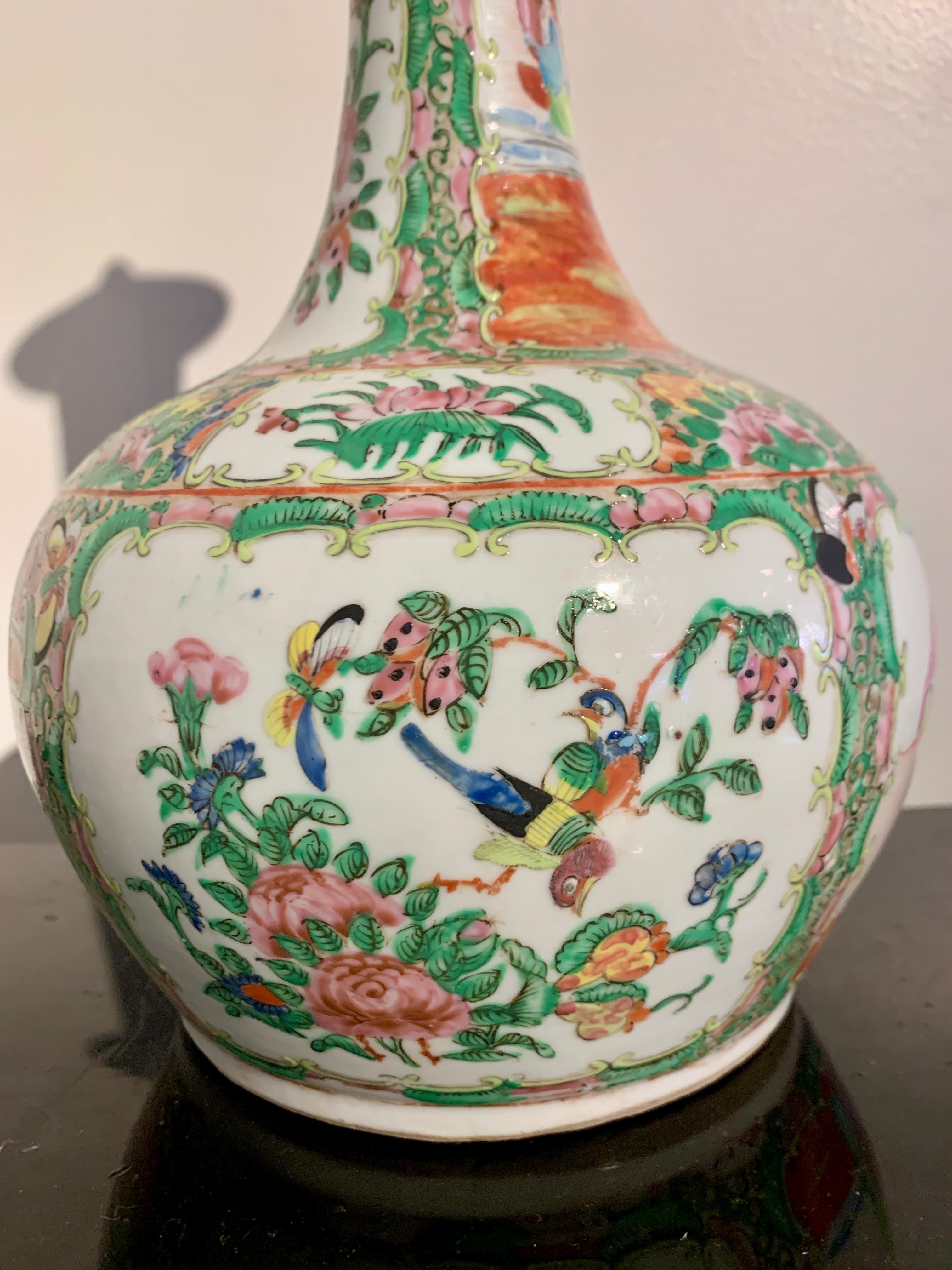 Chinese Export Rose Medallion Bottle Vase and Cover, Late 19th C, China For Sale 1