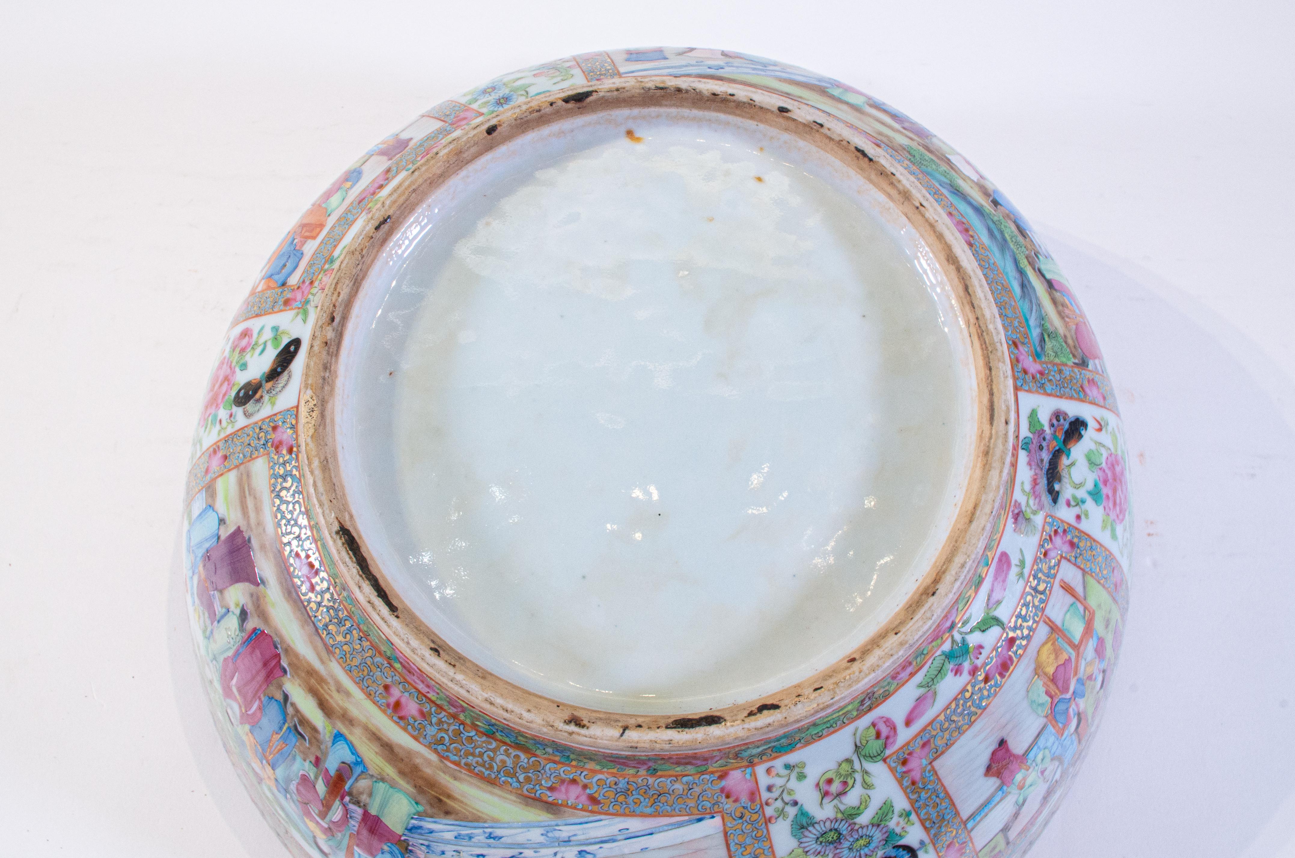 Chinese Export Rose Medallion Canton Porcelain Punch Bowl w/ Multiple Cartooges For Sale 4