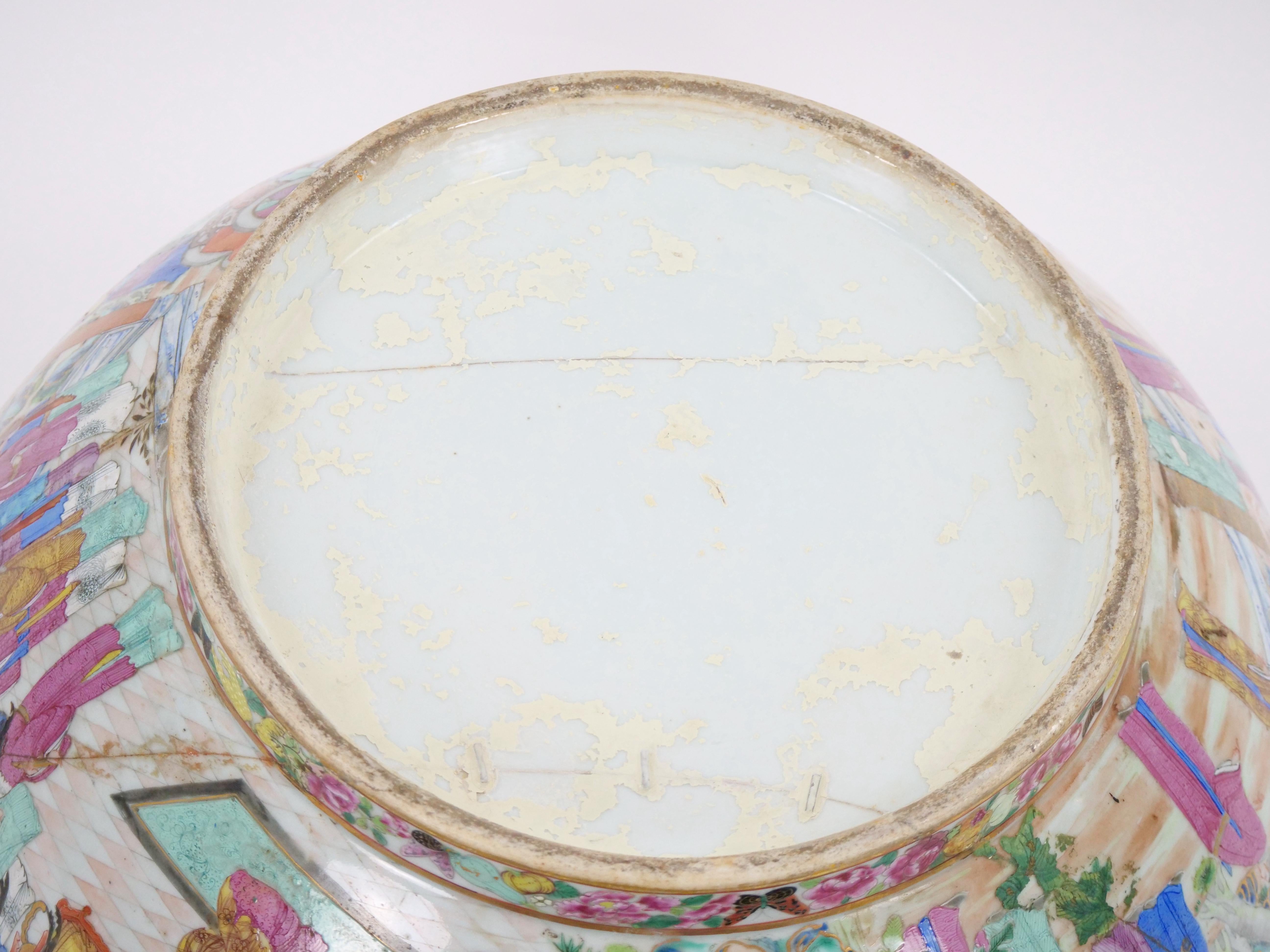 Chinese Export Rose Medallion Canton Porcelain Punch Bowl w/ Multiple Cartooges For Sale 6
