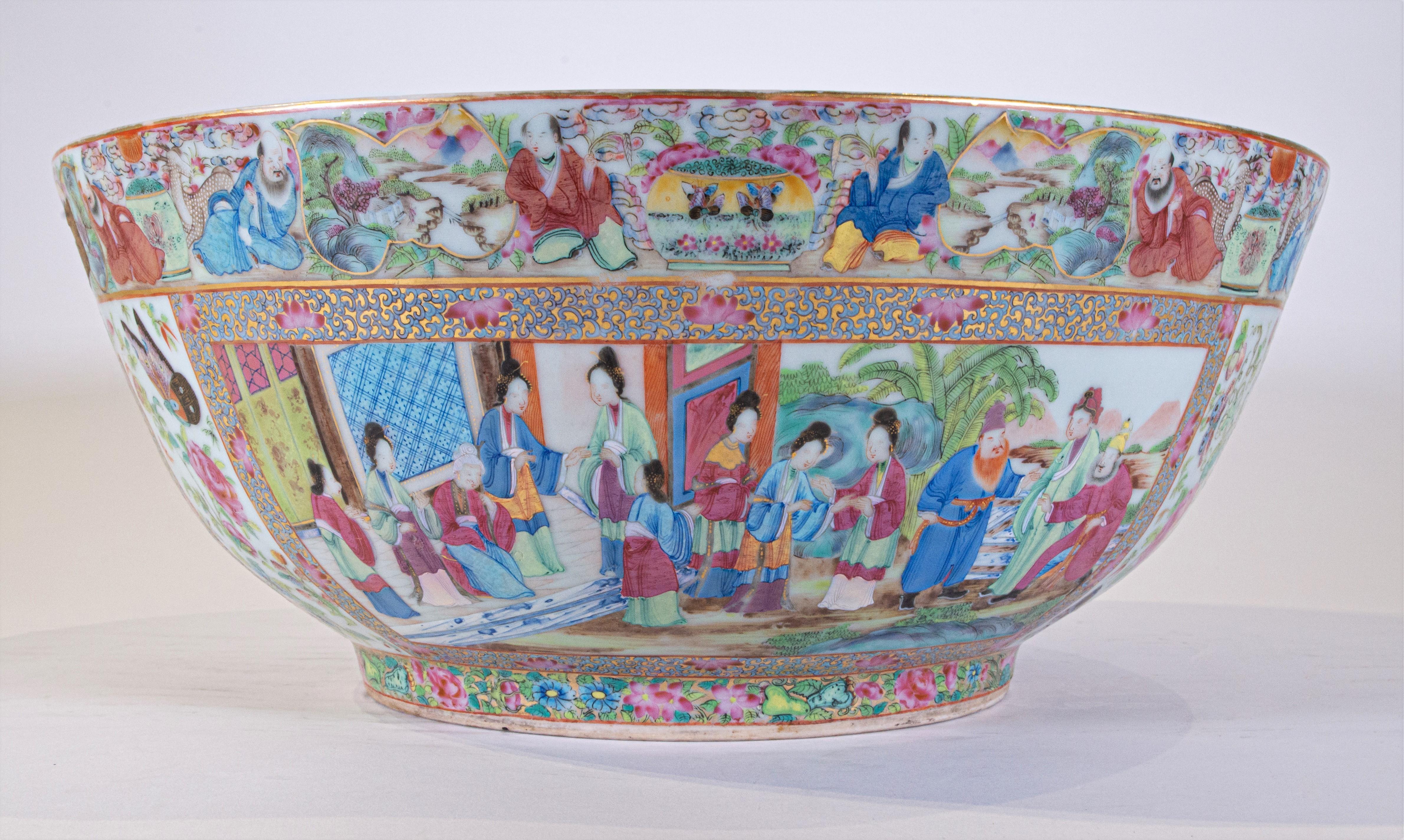 Exportation chinoise Bol à punchs Canton en porcelaine d'exportation chinoise à médaillon rose avec plusieurs cartoises en vente