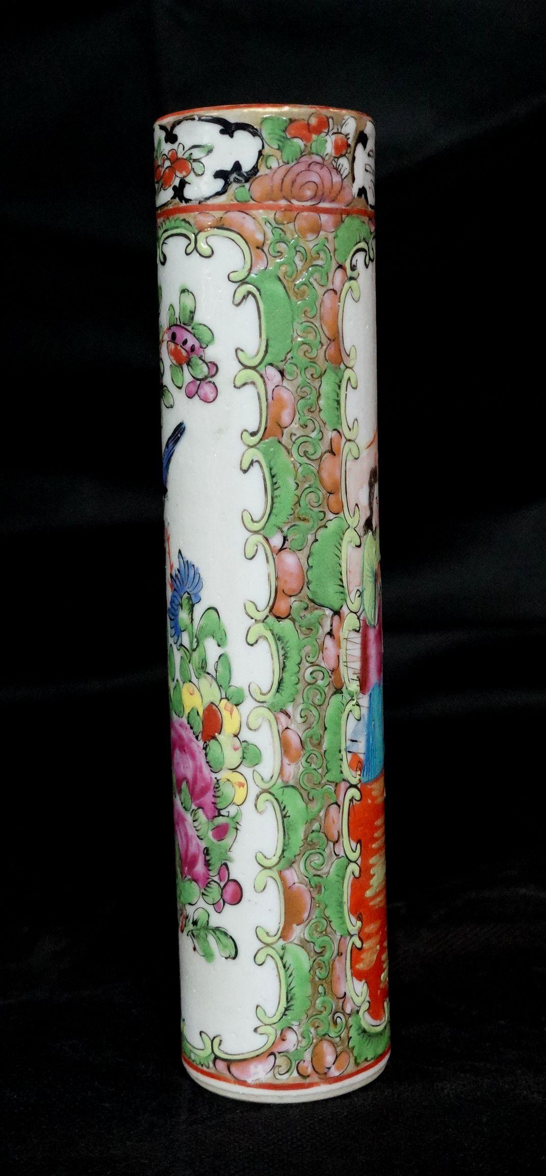 Hand-Painted Chinese Export Rose Medallion Cylinder 19th Century For Sale