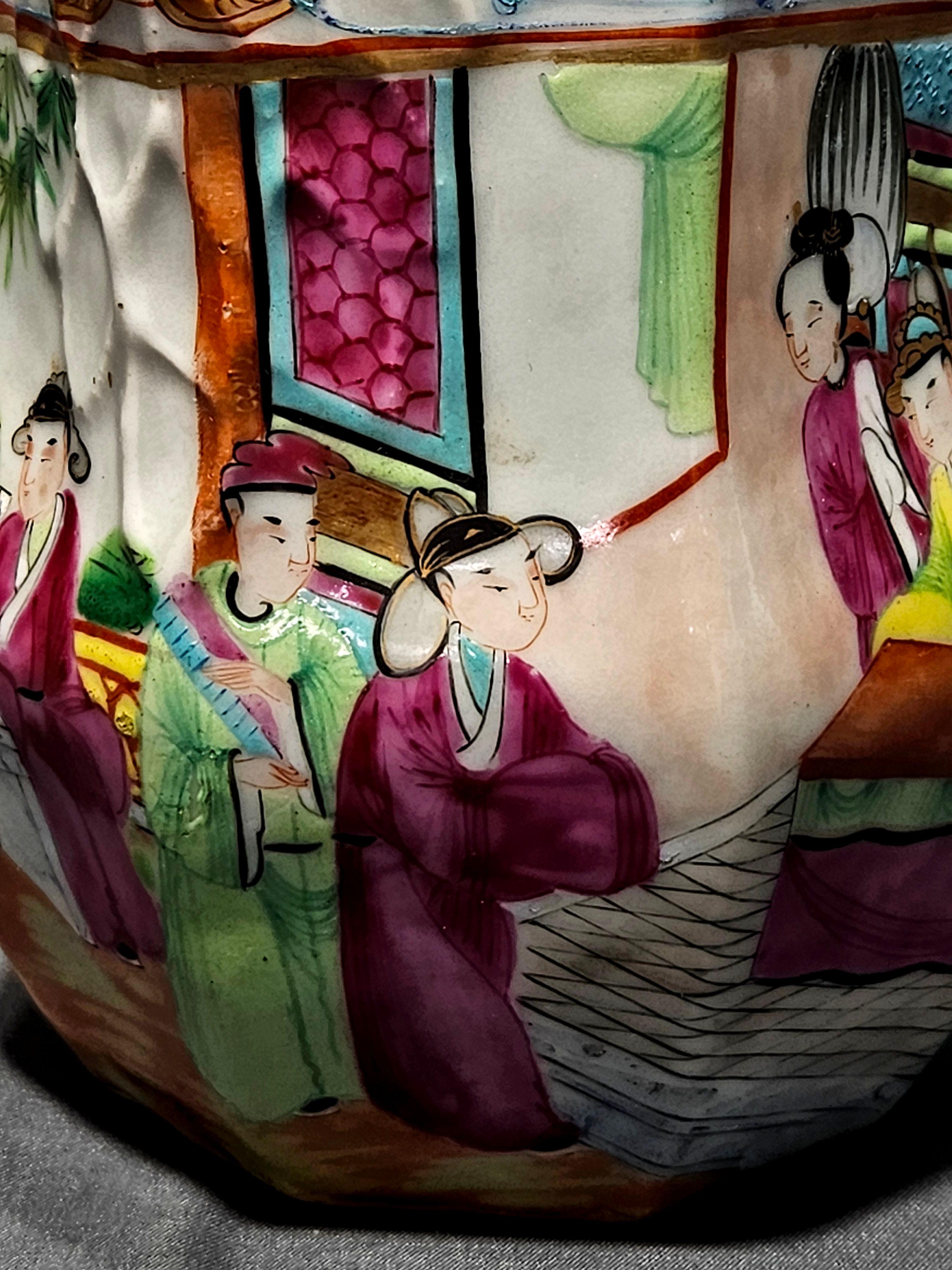 Chinesischer Export Rosenmedaillon Porzellankrug. 19. Jahrhundert (Qing-Dynastie) im Angebot