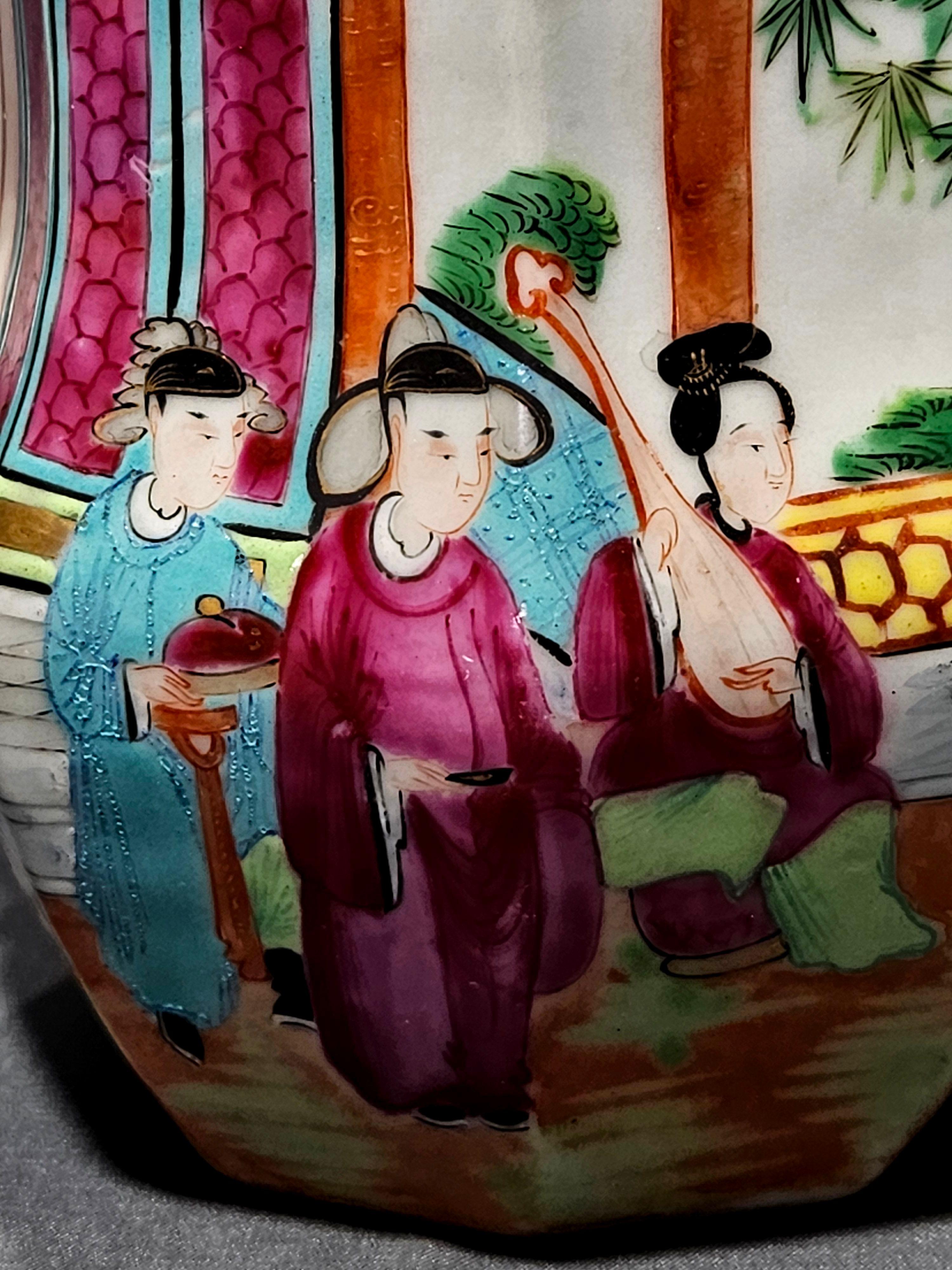 Chinesischer Export Rosenmedaillon Porzellankrug. 19. Jahrhundert im Angebot 3