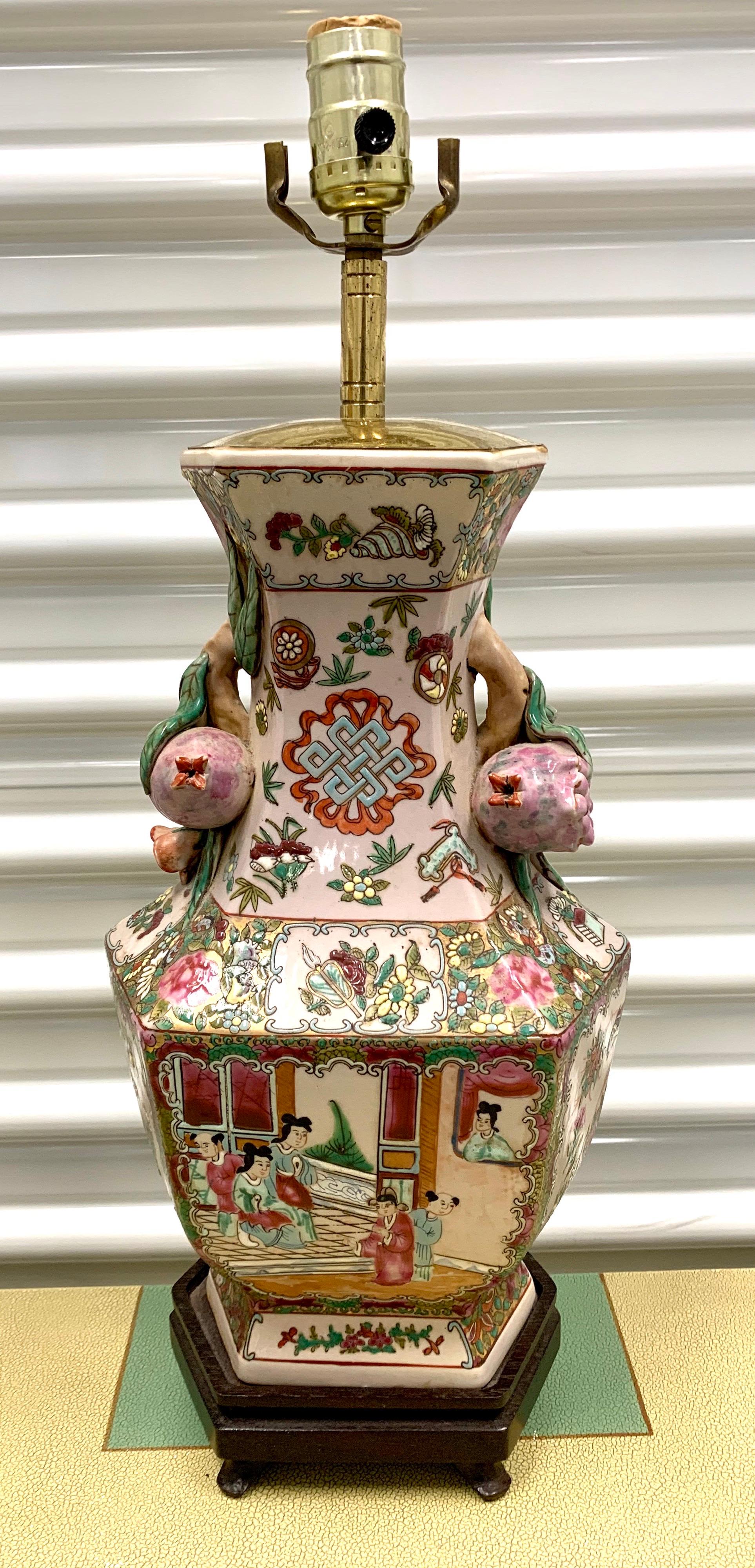 Chinese Export Rose Medallion Porcelain Urn Lamp 1