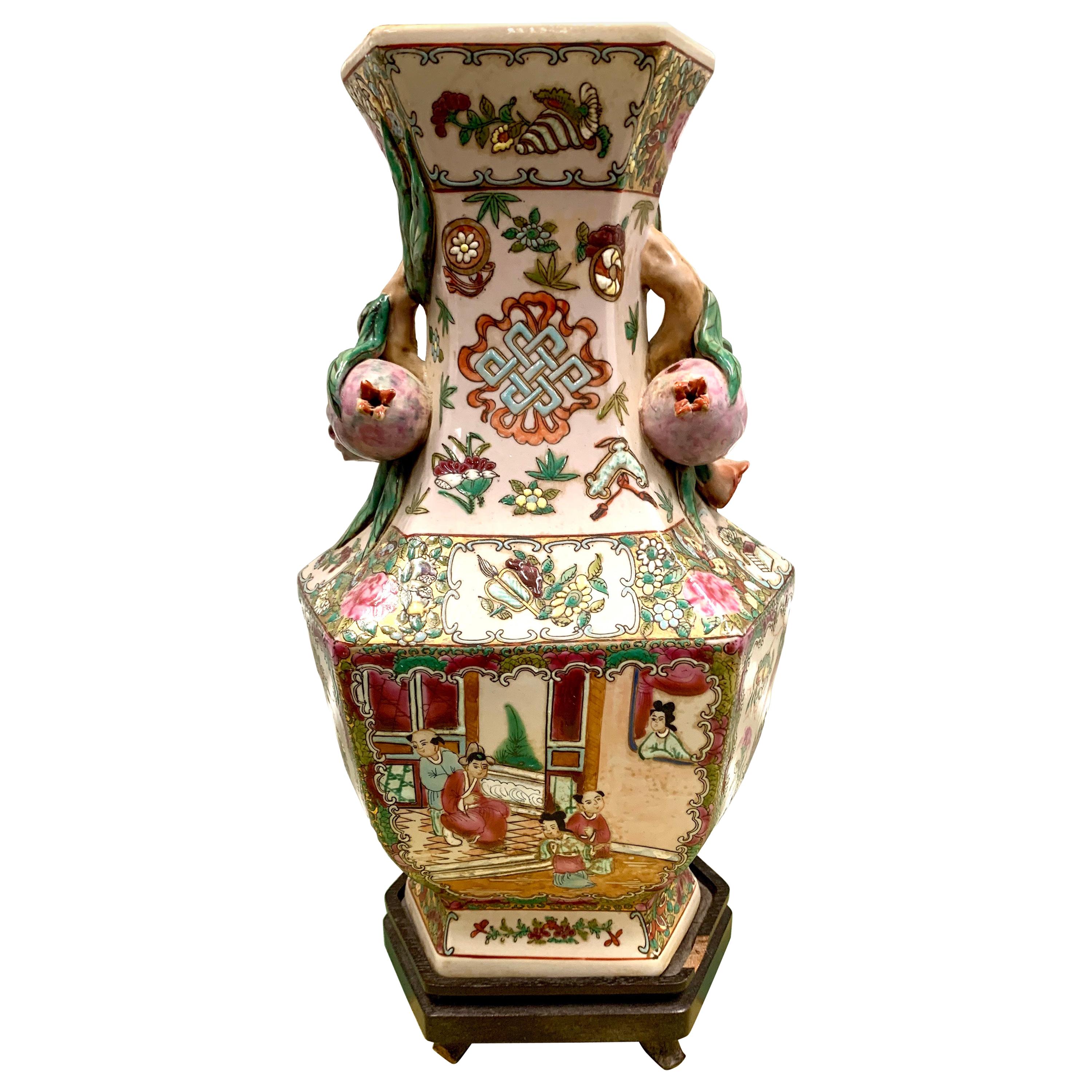 Chinese Export Rose Medallion Porcelain Urn Lamp