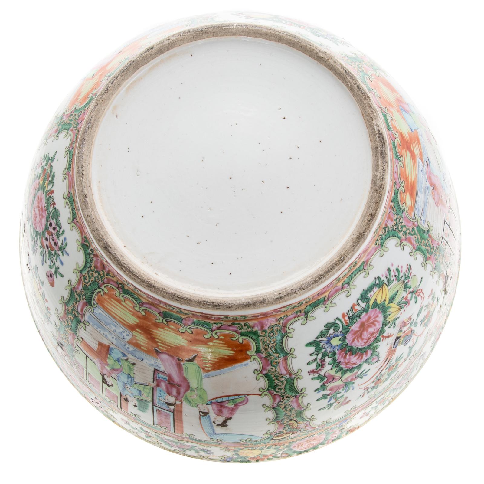 Chinese Export Rose Medallion Punch Bowl In Good Condition For Sale In Solebury, PA