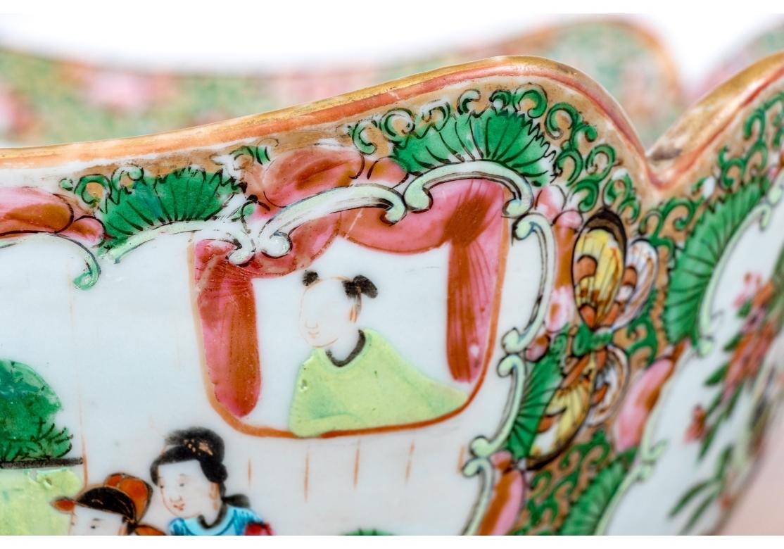 Porcelaine Bol quadrilobé à médaillon rose d'exportation chinoise, vers 1850 1850 en vente