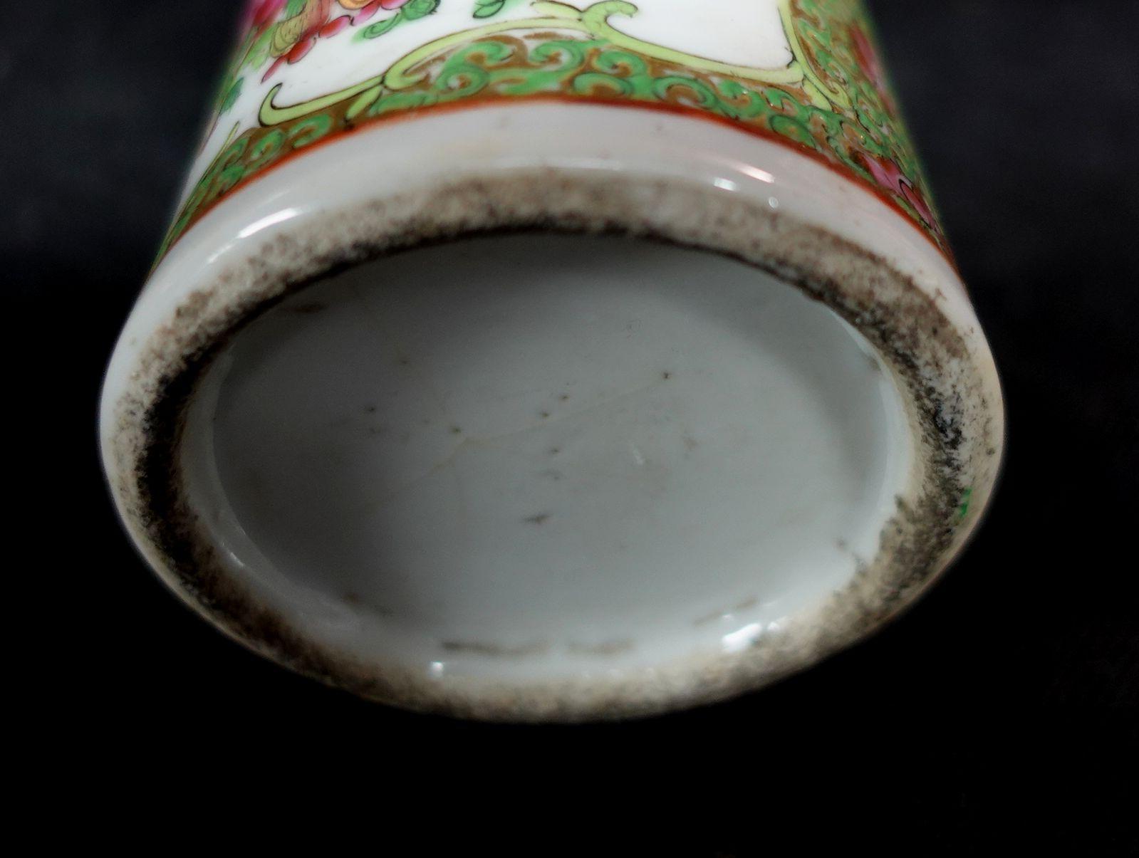 Chinese Export Rose Medallion Vase with Flared Rim, 19th Century For Sale 7