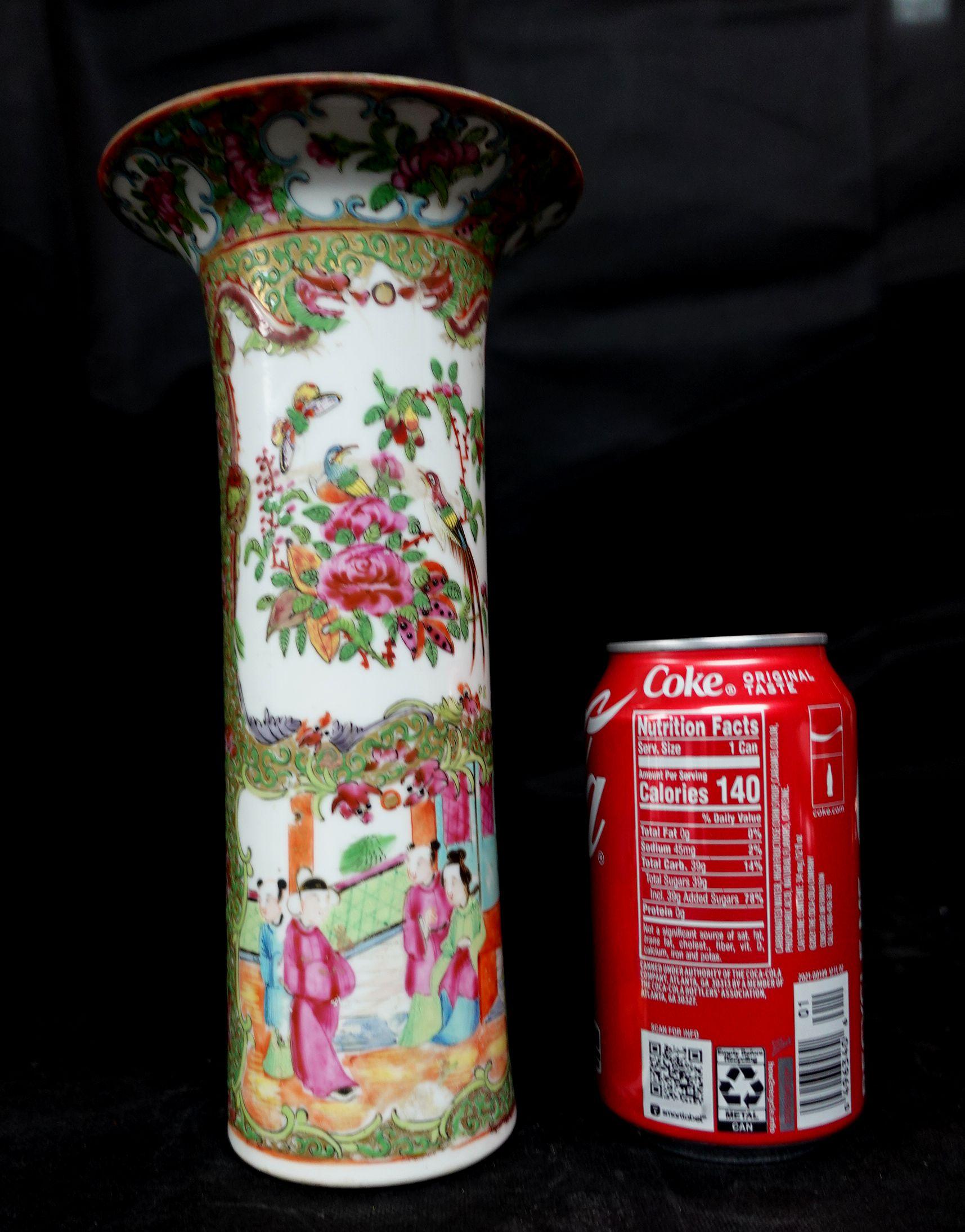 Chinese Export Rose Medallion Vase with Flared Rim, 19th Century For Sale 9