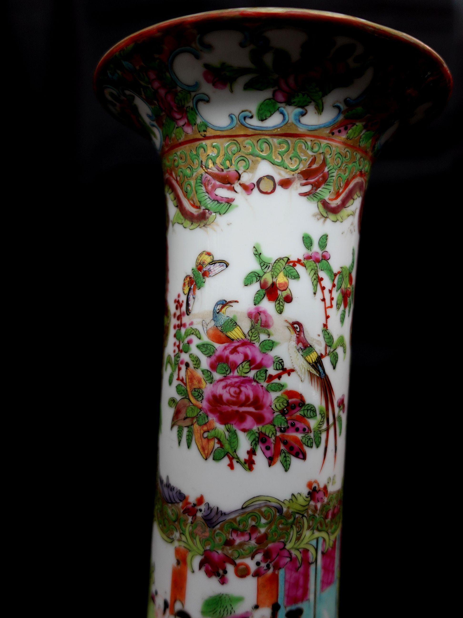 Chinese Export Rose Medallion Vase with Flared Rim, 19th Century For Sale 1