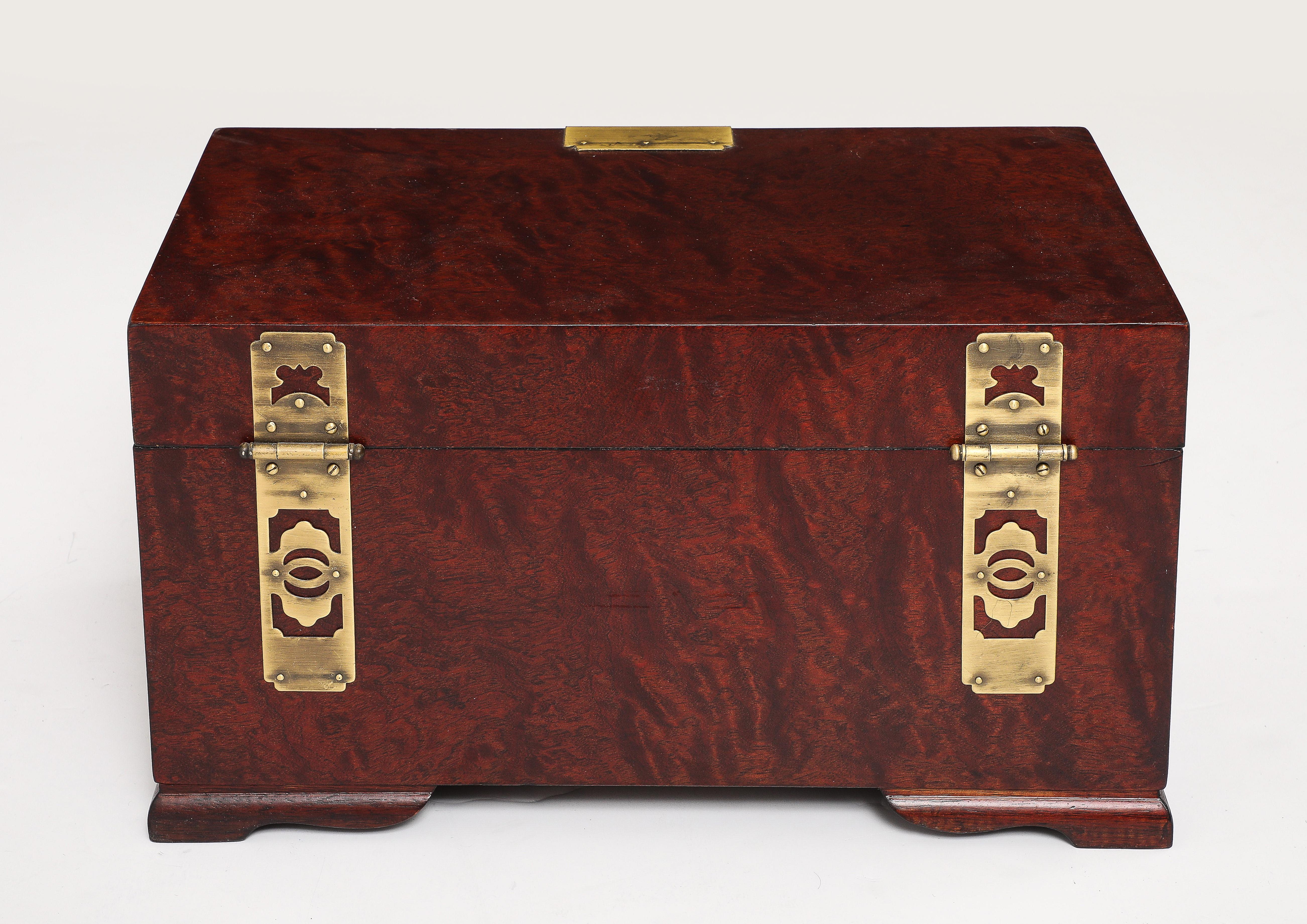 Chinesisch Export Rose Holz, Messing Koi Lock Box im Zustand „Gut“ im Angebot in New York, NY