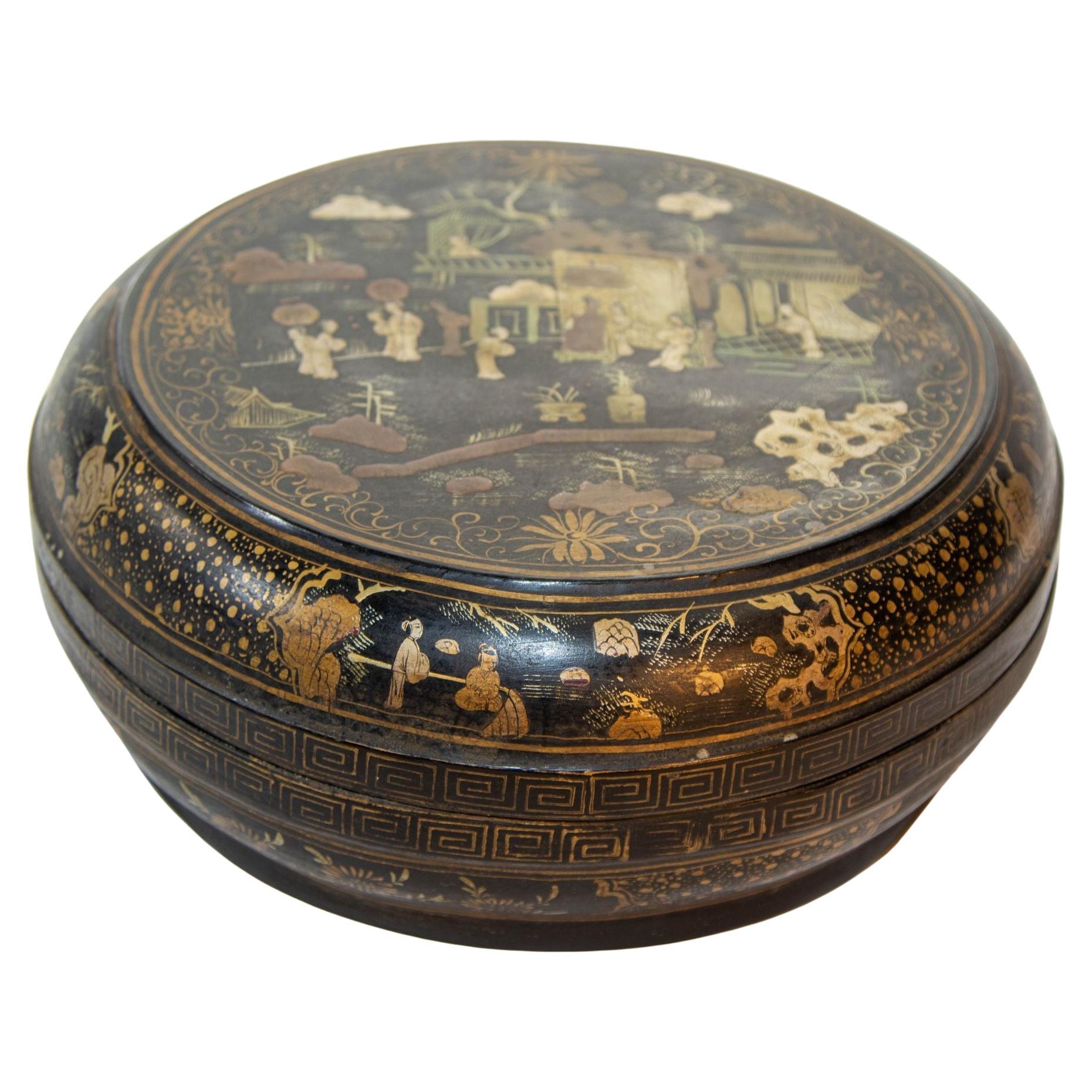 Caja redonda de exportación china Caja con tapa lacada en negro y pintada en dorado Años 50
