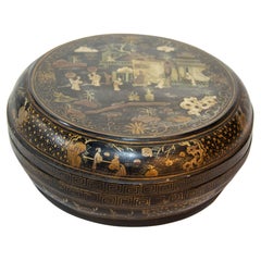Caja redonda de exportación china Caja con tapa lacada en negro y pintada en dorado Años 50