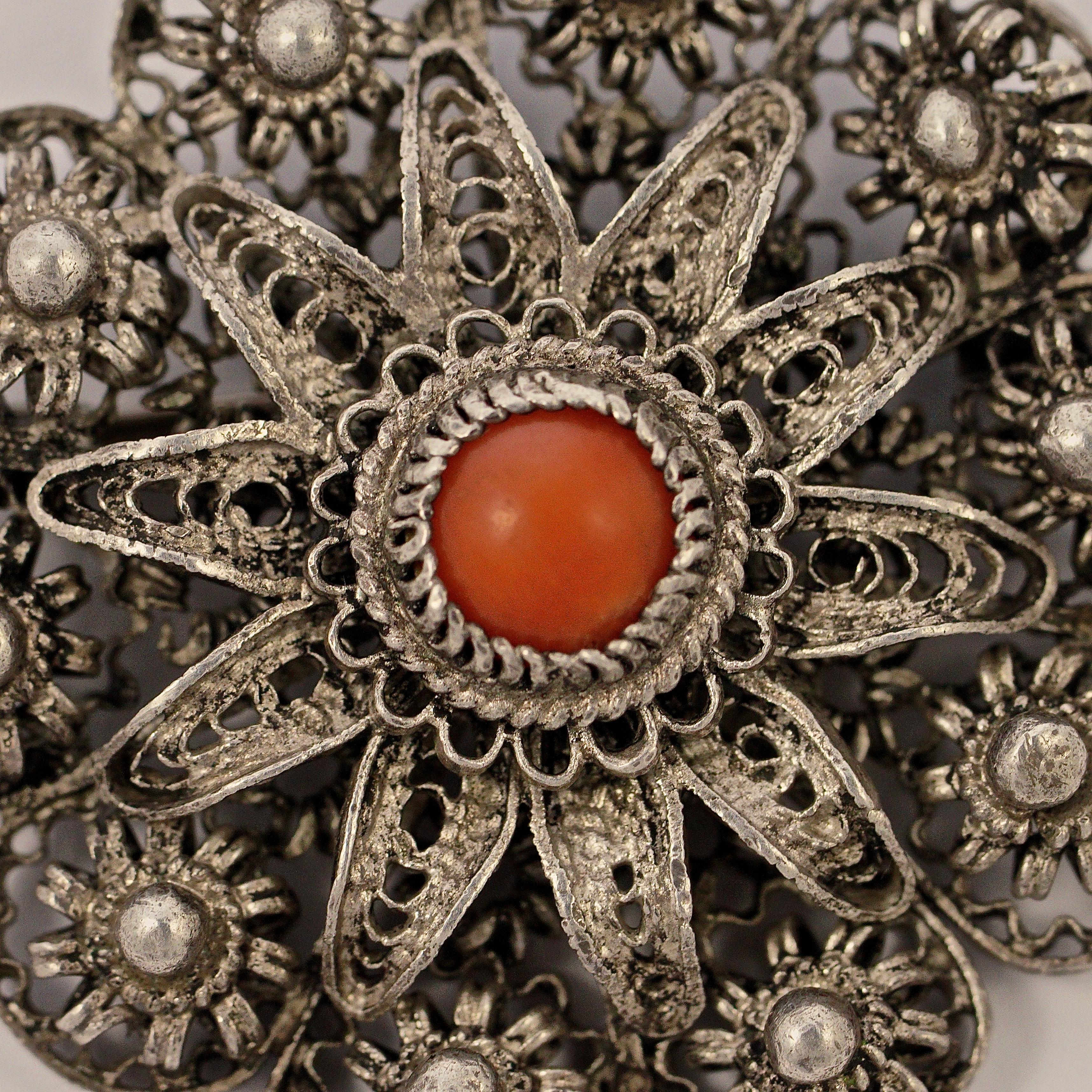 
Exquisite Chinese export round silver and coral fine filigree cannetille brooch, it has a lovely vintage patina. Measuring diameter 3.5cm / 1.37 inches. There are no marks, the brooch tests for silver. The pin is loose, but the clasp works