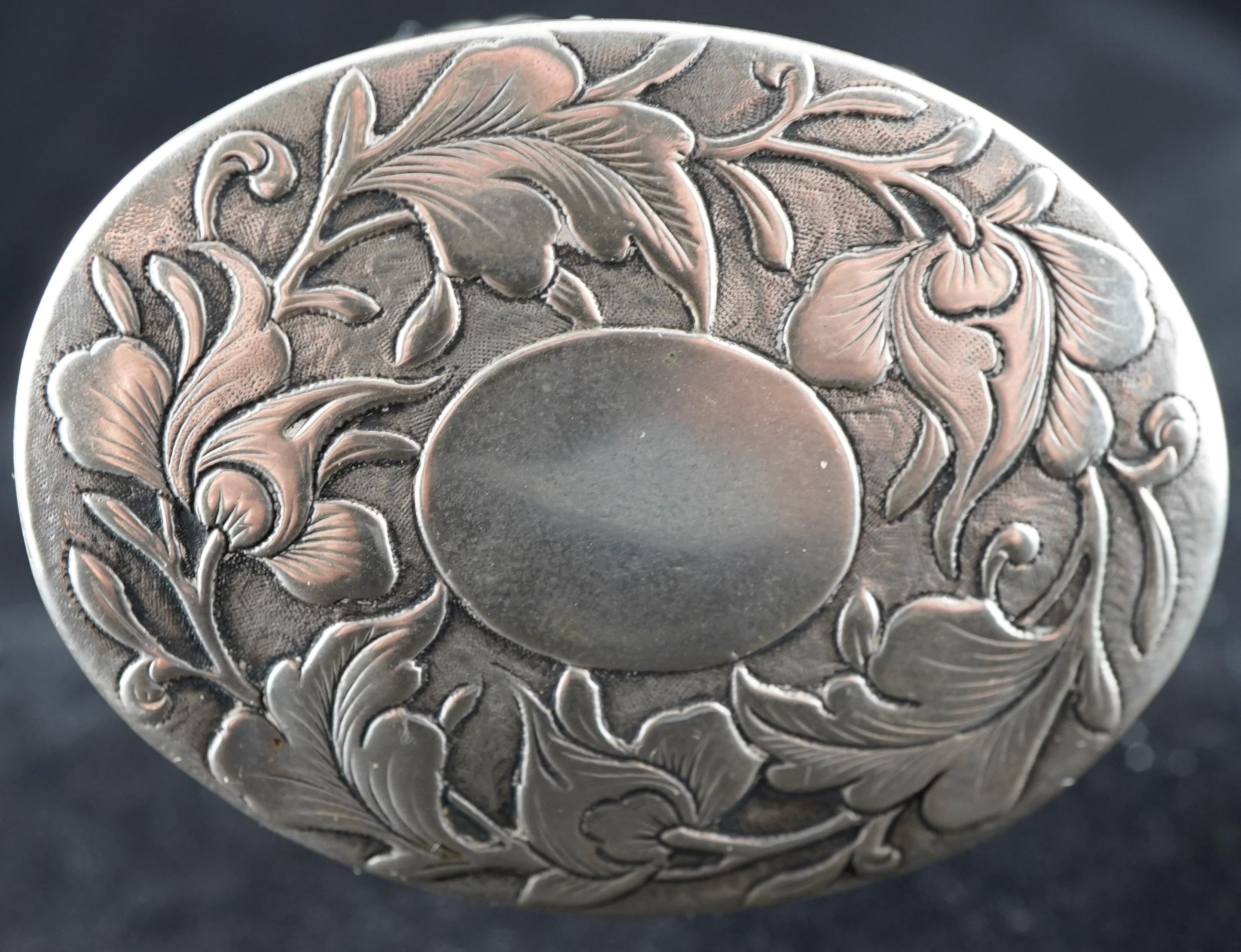 XIXe siècle Boîte ou étui à chérot en argent d'exportation chinoise .avec scènes de bataille en vente