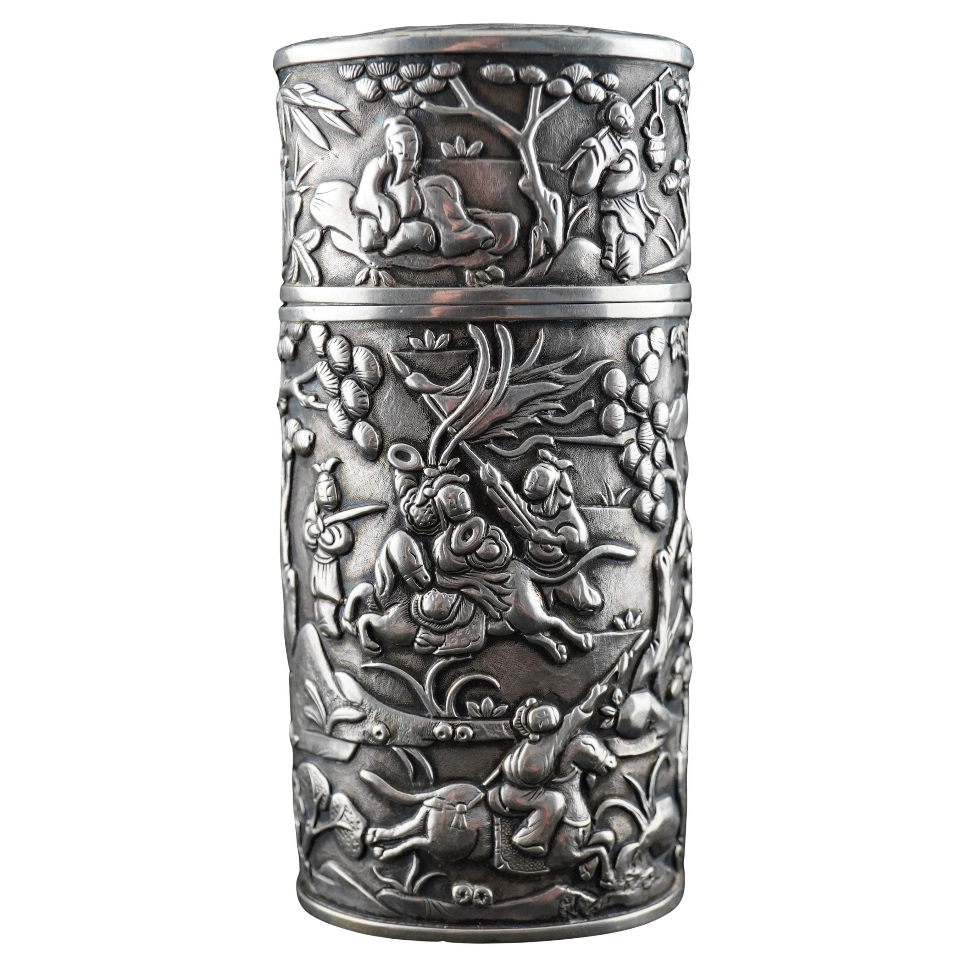 Boîte ou étui à chérot en argent d'exportation chinoise .avec scènes de bataille