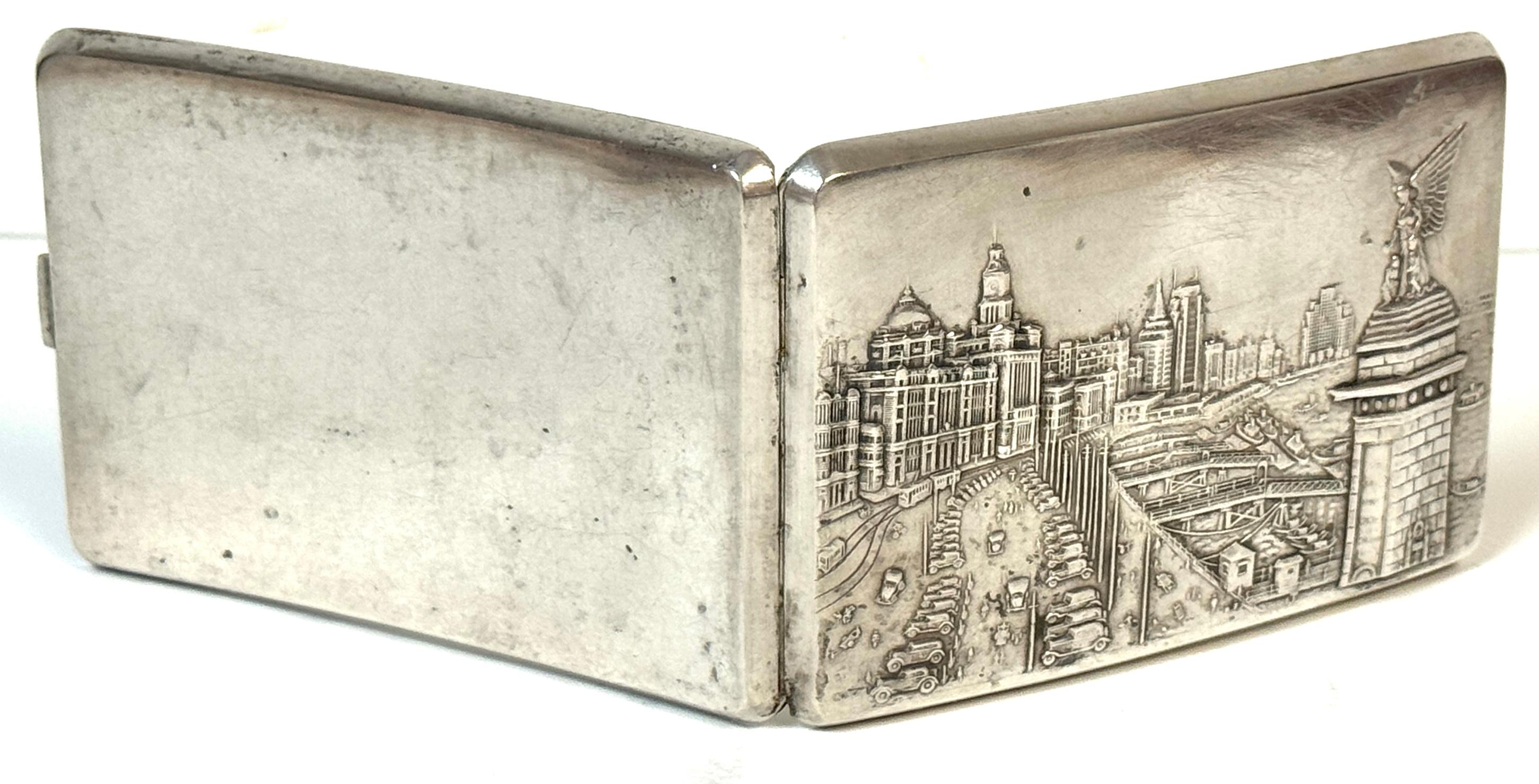 Chinesisches Export-Silber-Zigarettenetui mit der Darstellung des Bundes und des Friedensengels (Chinesischer Export) im Angebot