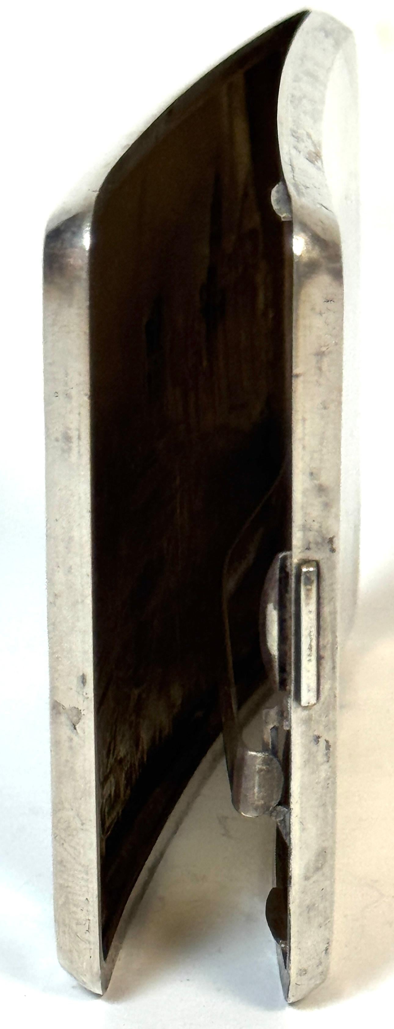 Chinesisches Export-Silber-Zigarettenetui mit der Darstellung des Bundes und des Friedensengels (Sterlingsilber) im Angebot