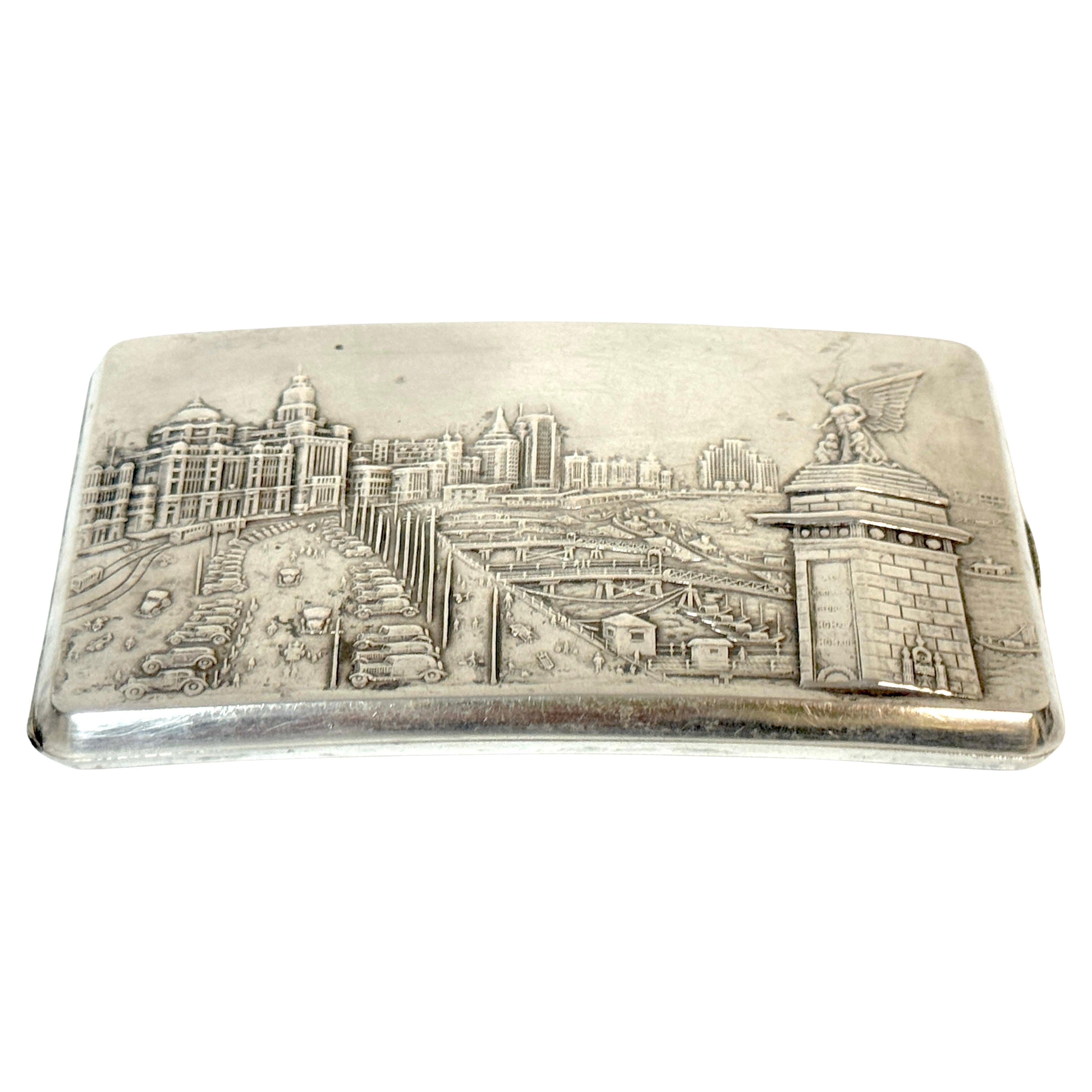 Chinesisches Export-Silber-Zigarettenetui mit der Darstellung des Bundes und des Friedensengels im Angebot
