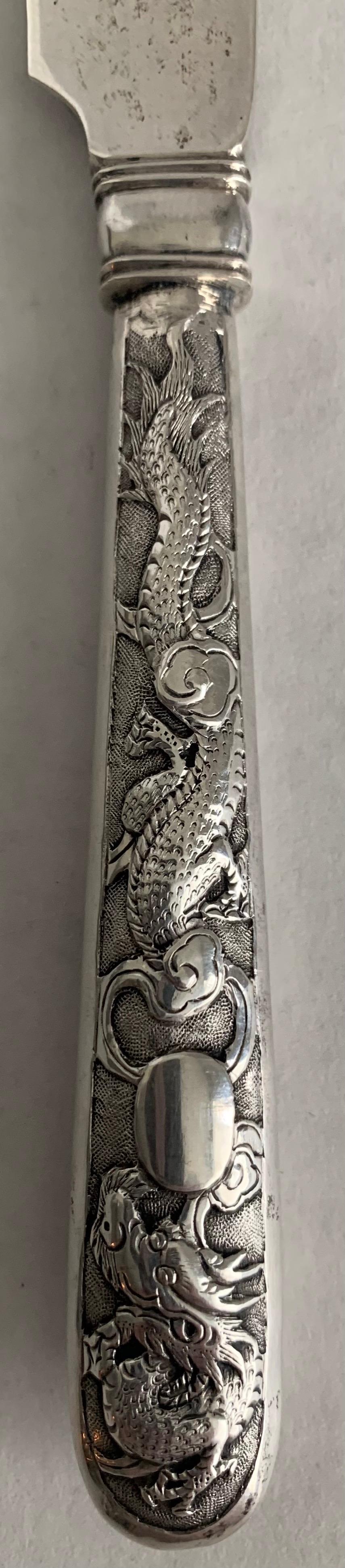 Ouvre-couteau ou ouvre-lettre en argent d'exportation chinoise avec motif de dragon Bon état - En vente à Stamford, CT