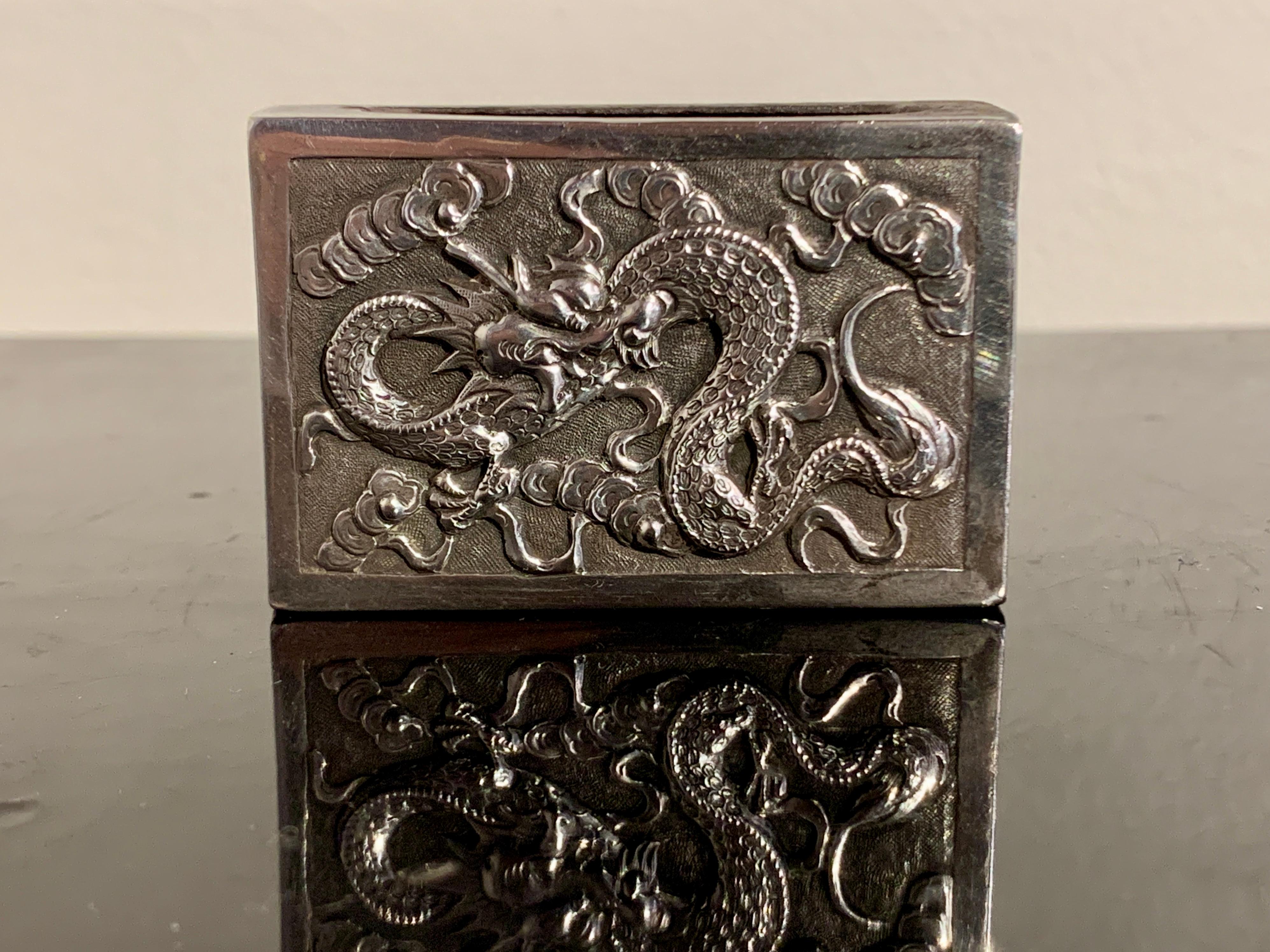 Chinese Export Silver Matchbox Cover by Hone Wo, Early 20th Century 3