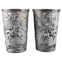 Pareja de vasos escénicos chinos de plata de exportación