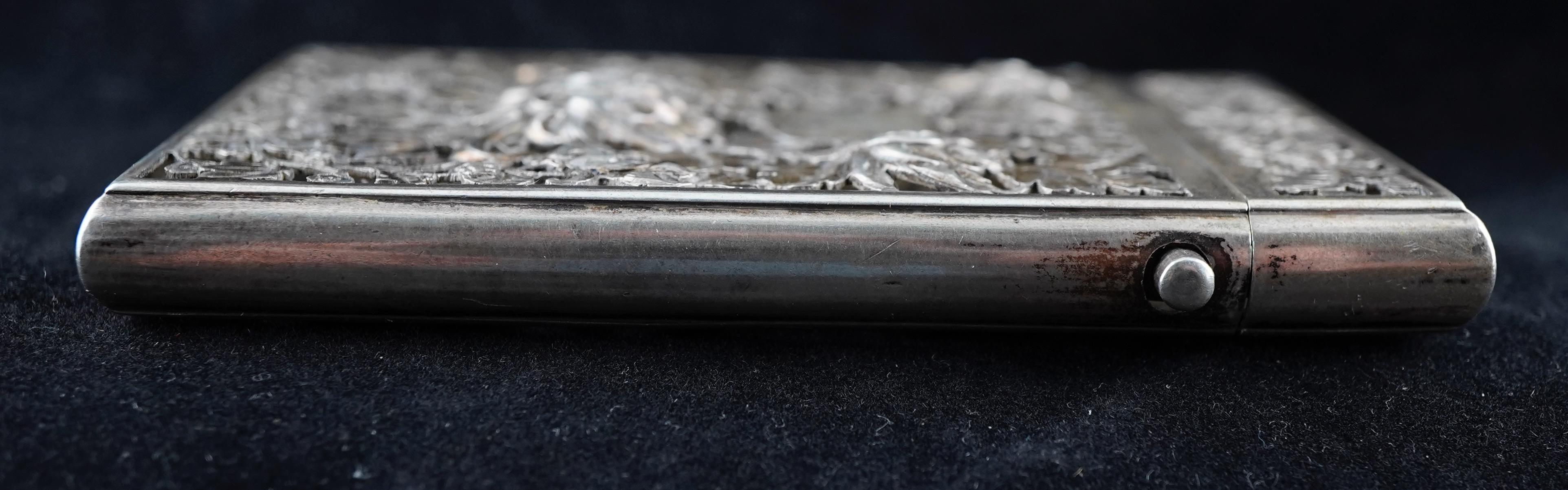 Calco Portacarte cinese d'esportazione in argento con lavorazione a repousse e traforo di Sing Fat in vendita