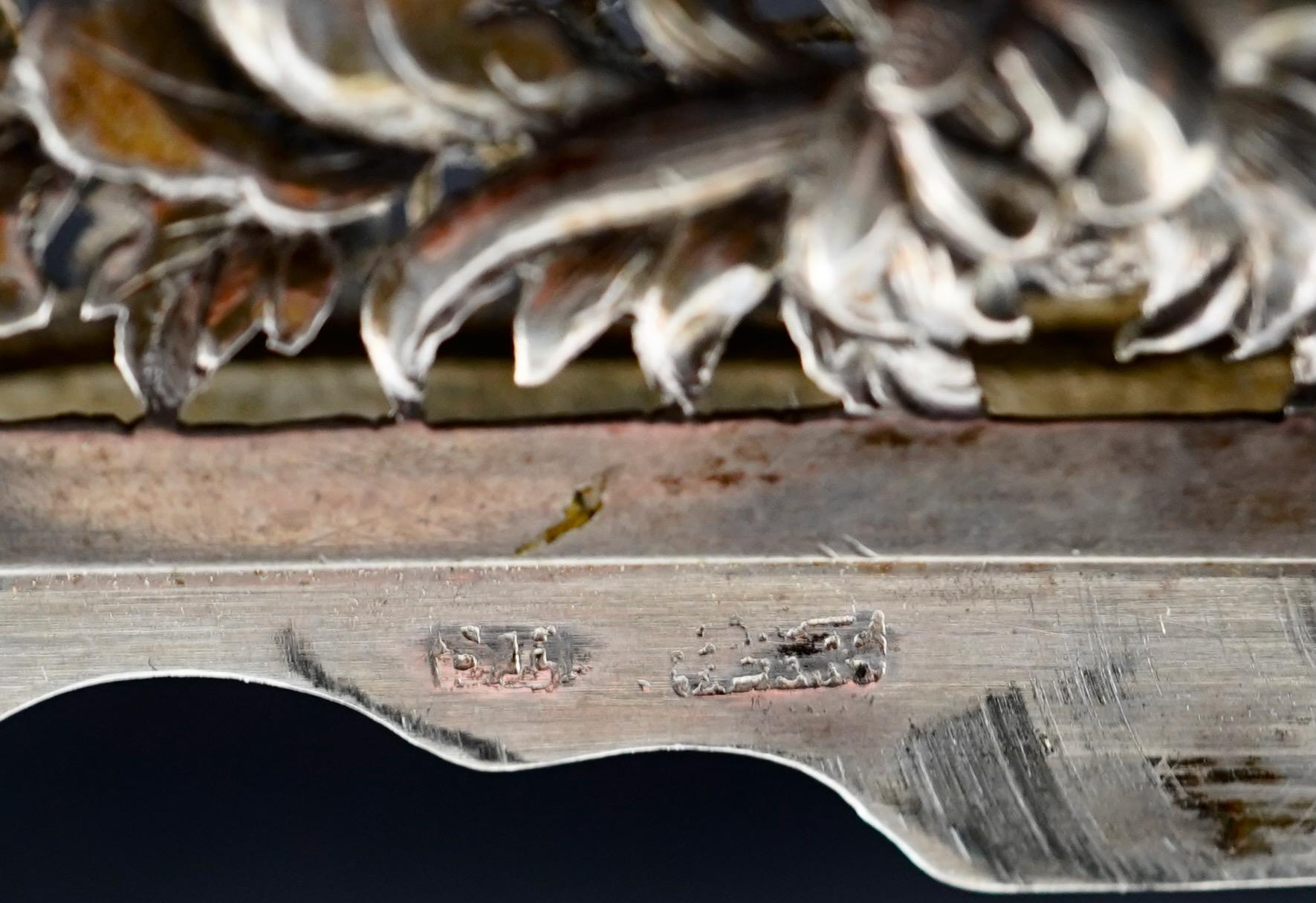 Portacarte cinese d'esportazione in argento con lavorazione a repousse e traforo di Sing Fat In condizioni ottime in vendita a Sarasota, FL