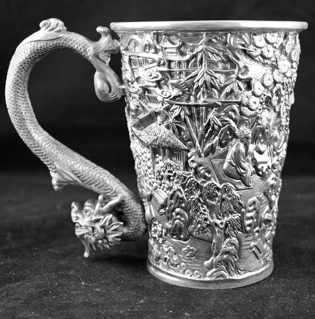 Chinese Export Silver Repousse Dragon Handle Tankard by Cum Wo In Excellent Condition In Gainesville, FL