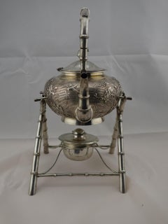 Chinesische Export-Silber-Teekanne oder Wasserkessel auf einem Ständer von Hung Chong:: um 1900
