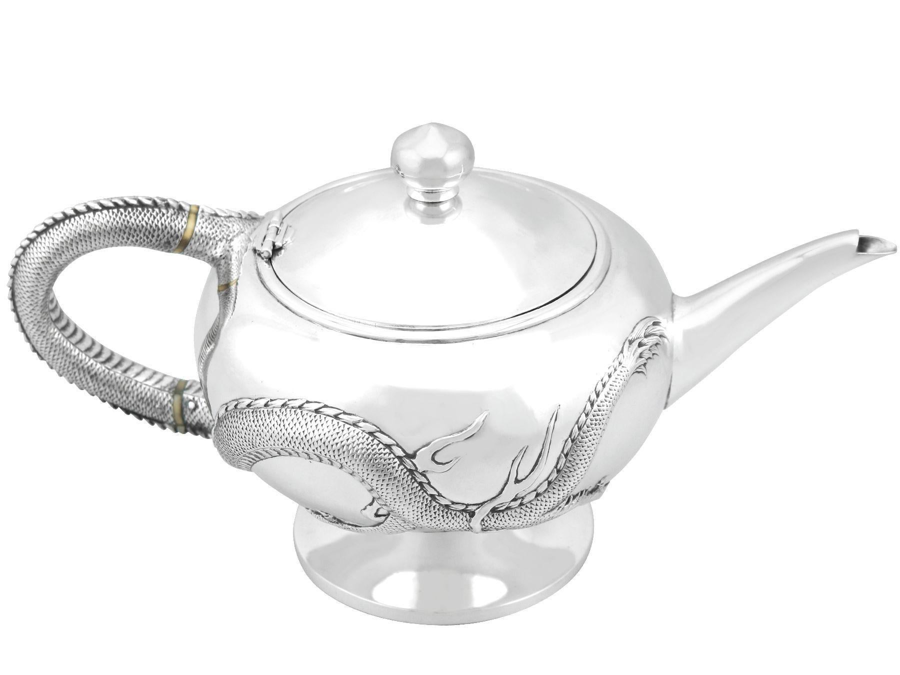 Early 20th Century Chinese Export Silver Three Piece Tea Service, circa 1900 For Sale