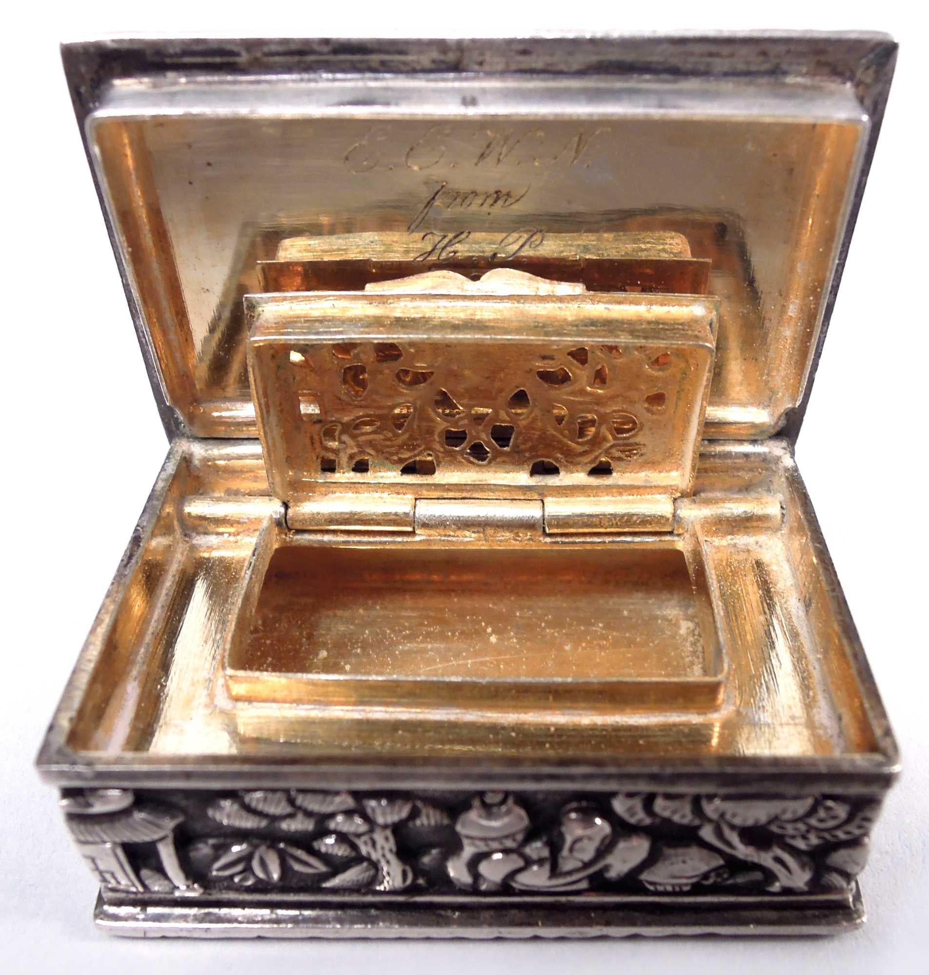 Chinese Export Silver Vinaigrette by Canton Retailer Cutshing For Sale 3