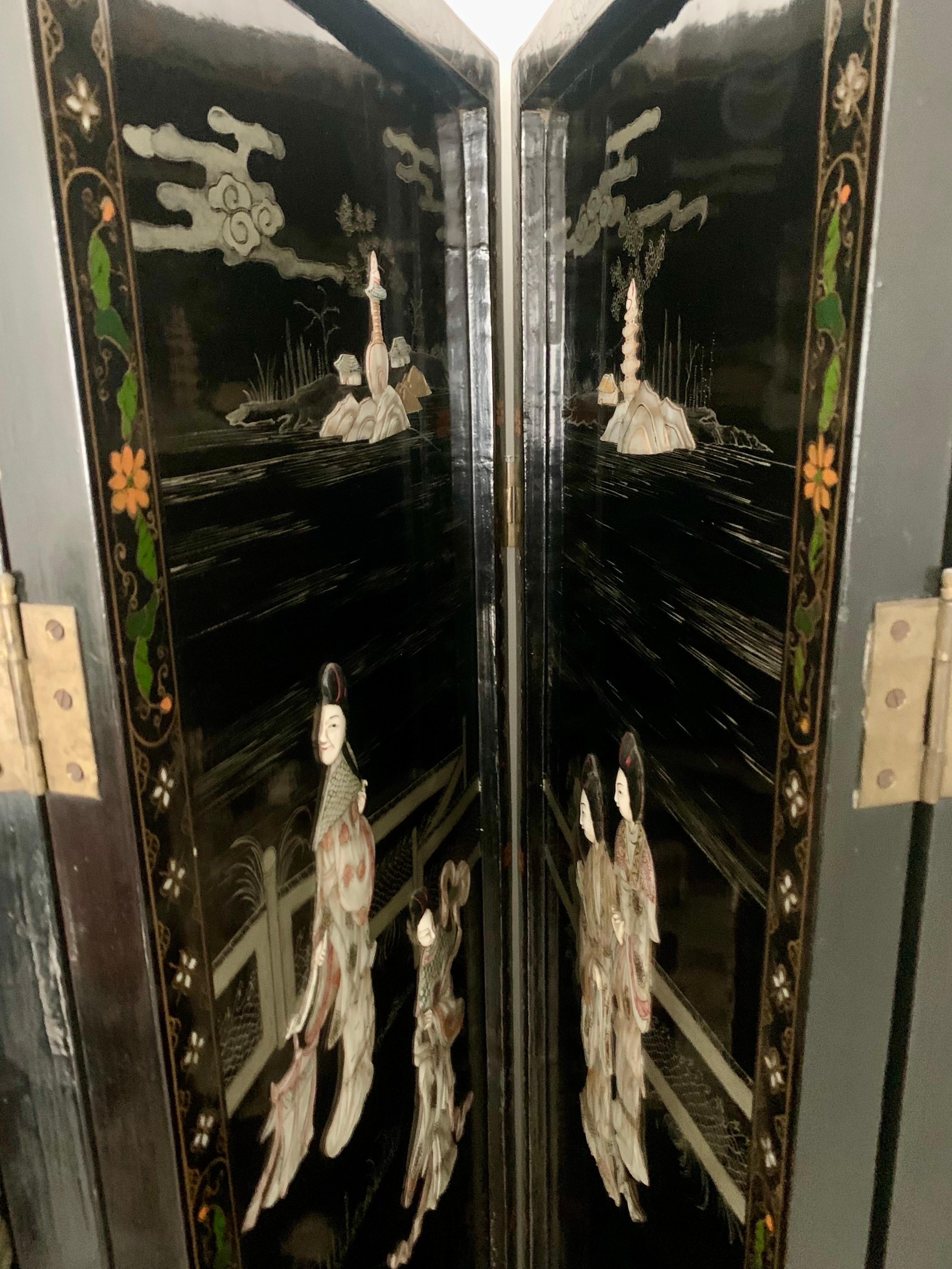 Chinese Export Six Panels Lacquered Screen For Sale 6