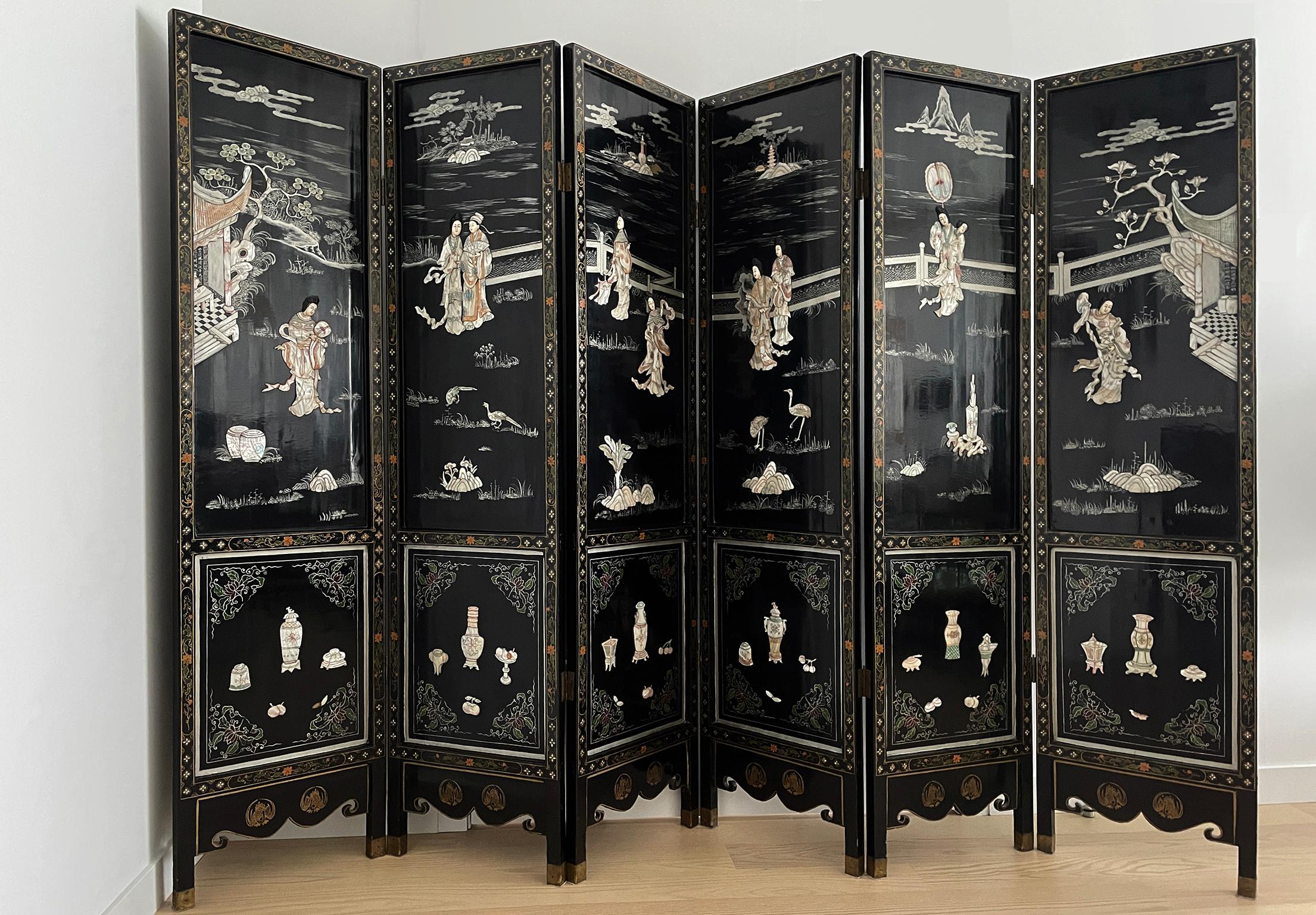 20th Century Chinese Export Six Panels Lacquered Screen For Sale