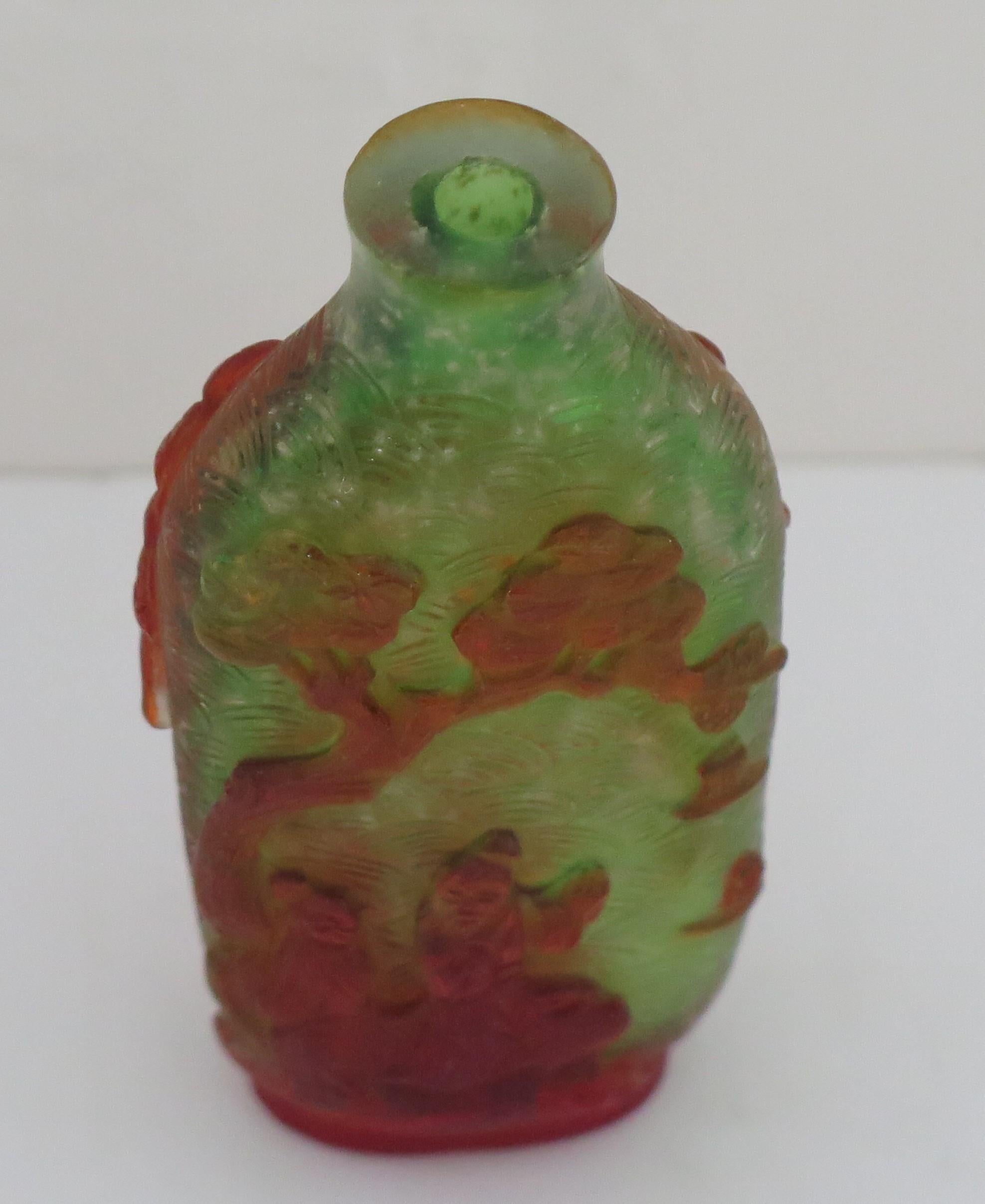 Chinese Export Snuff Bottle in Overlay Cameo Glass Finely Carved, circa 1920s For Sale 6