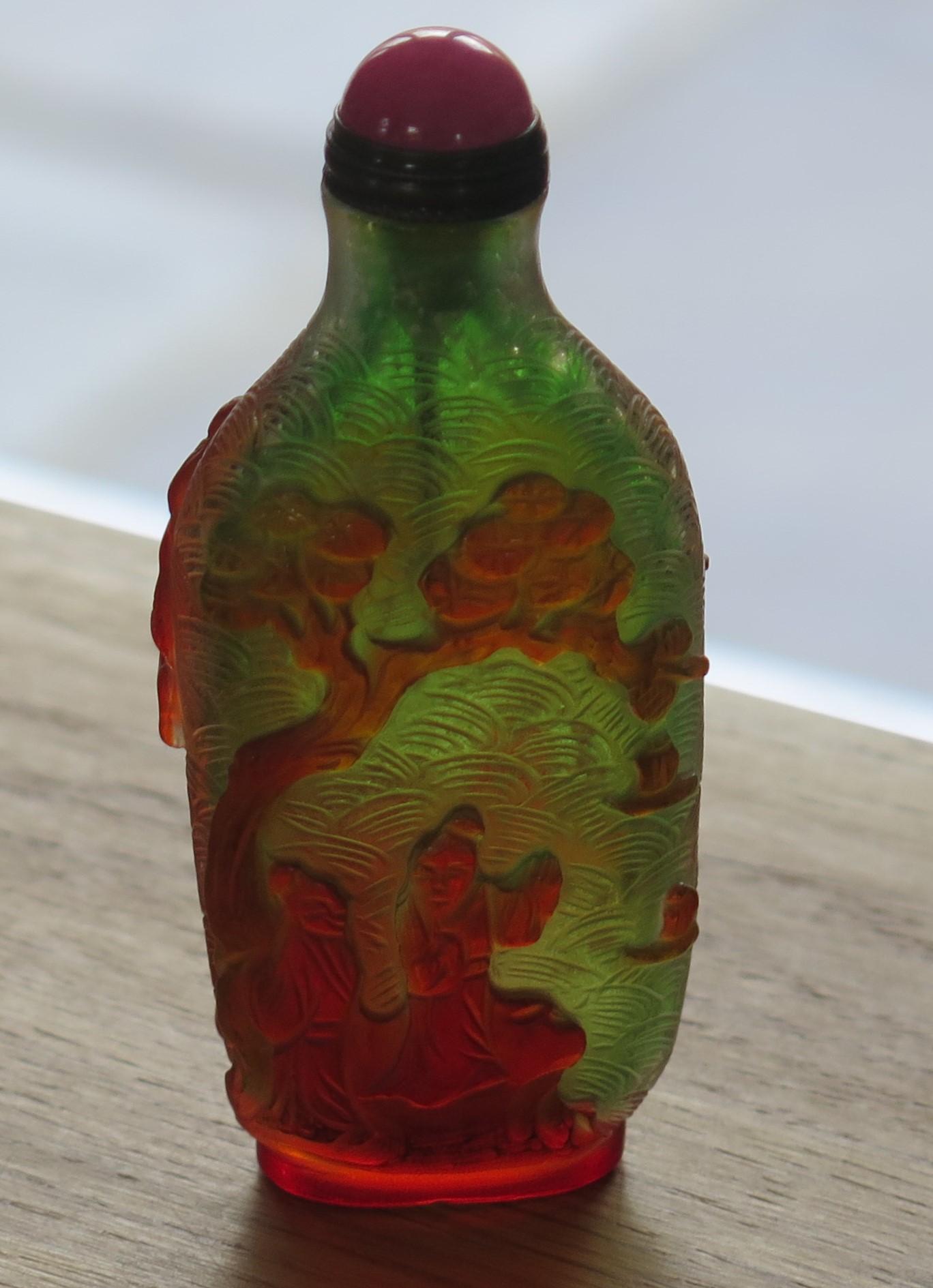 Chinese Export Snuff Bottle in Overlay Cameo Glass Finely Carved, circa 1920s For Sale 7
