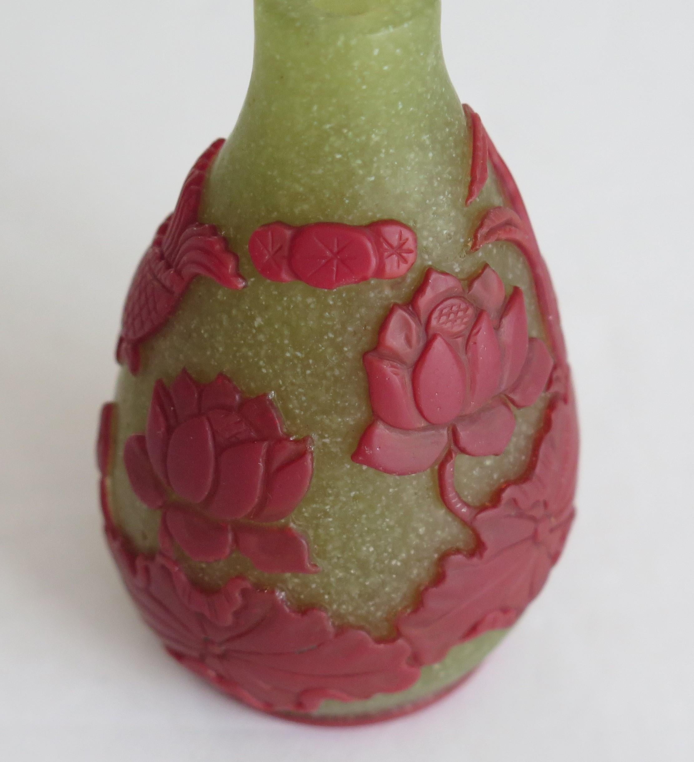 20th Century Chinese Export Snuff Bottle in Overlay Cameo Glass Finely Carved, circa 1920s