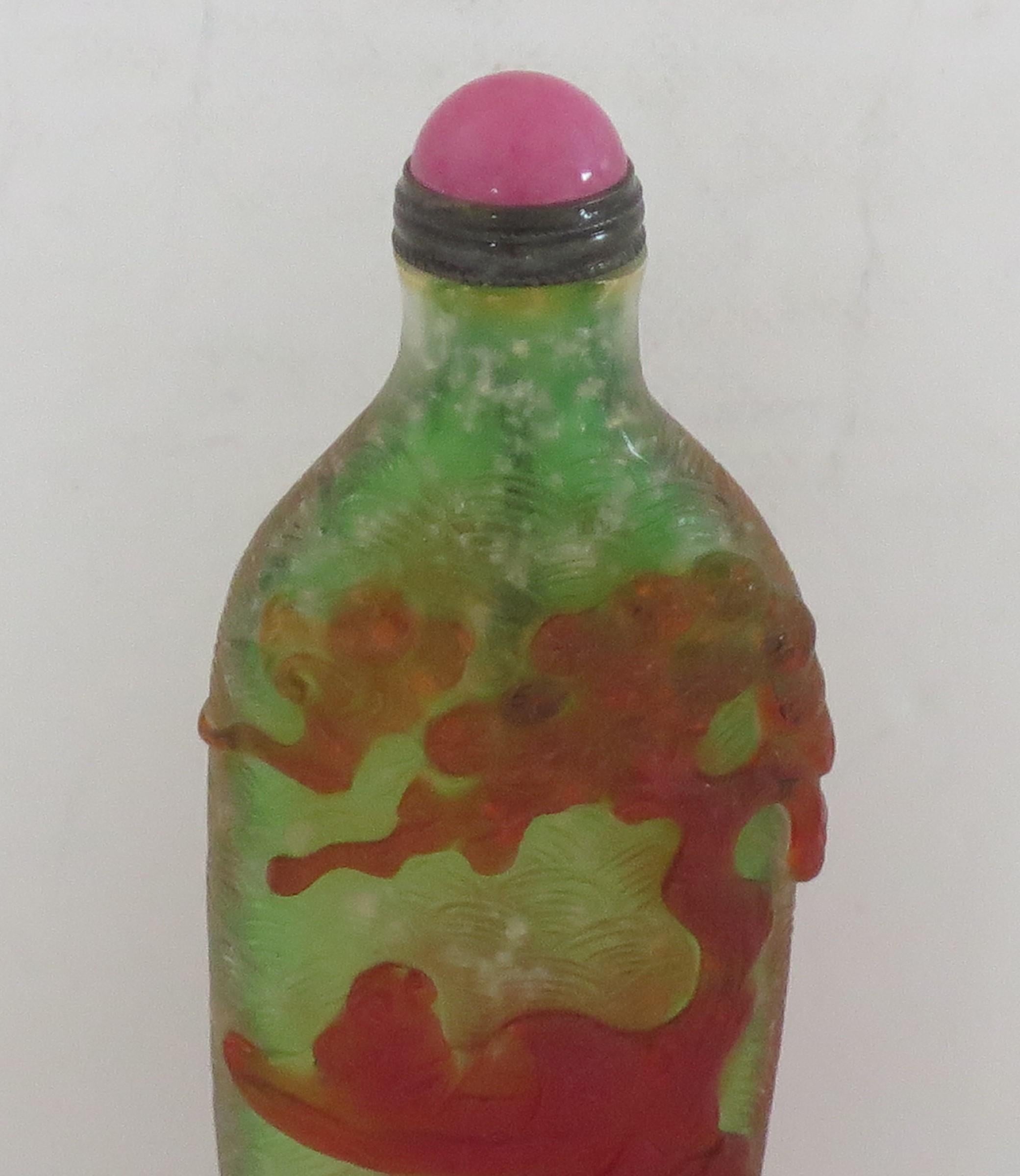 20th Century Chinese Export Snuff Bottle in Overlay Cameo Glass Finely Carved, circa 1920s For Sale