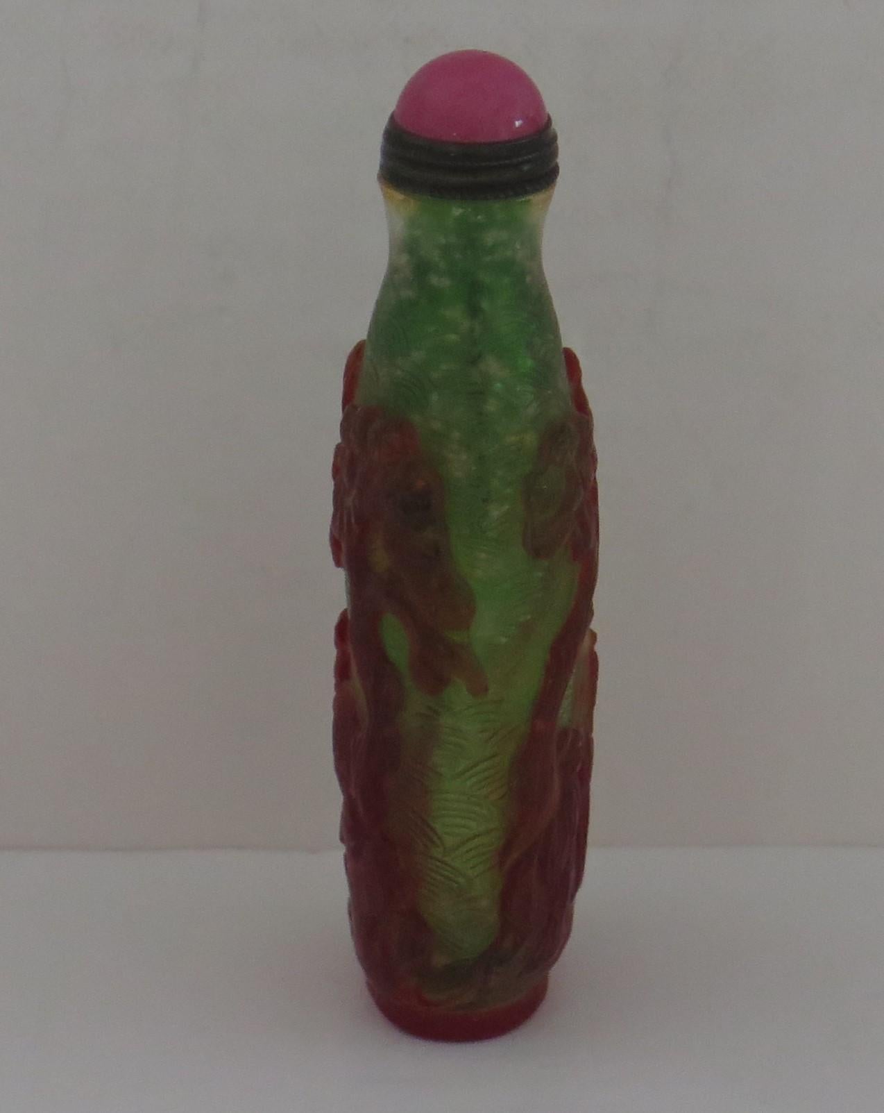 Chinese Export Snuff Bottle in Overlay Cameo Glass Finely Carved, circa 1920s For Sale 1
