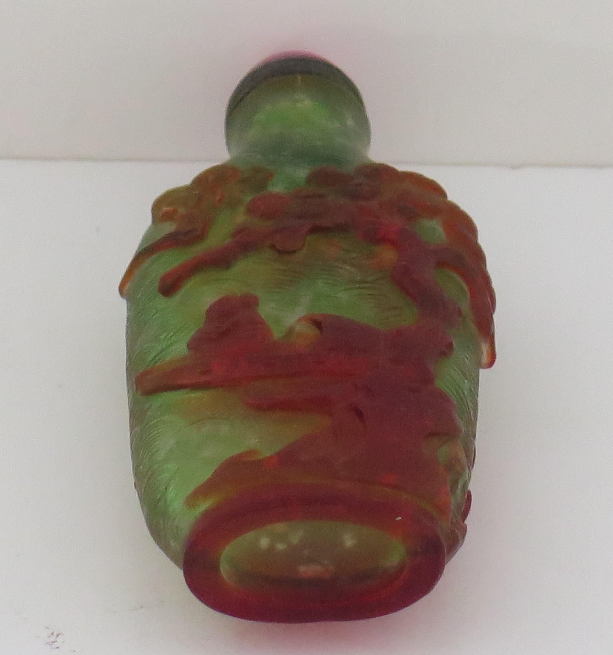 Chinese Export Snuff Bottle in Overlay Cameo Glass Finely Carved, circa 1920s For Sale 4