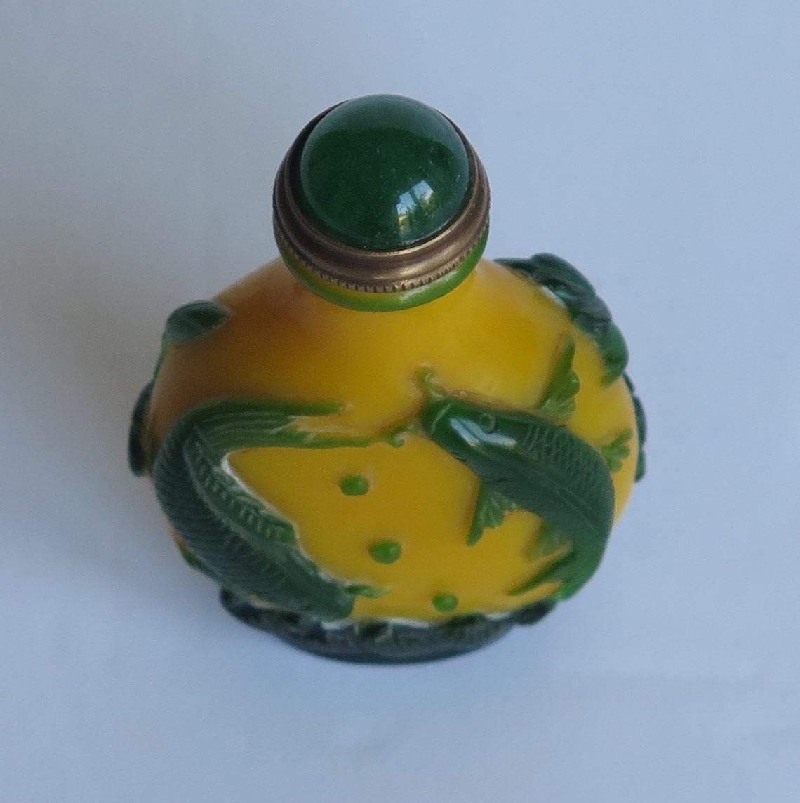 Chinese Export Snuff Bottle in Overlay Cameo Glass Finely Carved, circa 1925 5