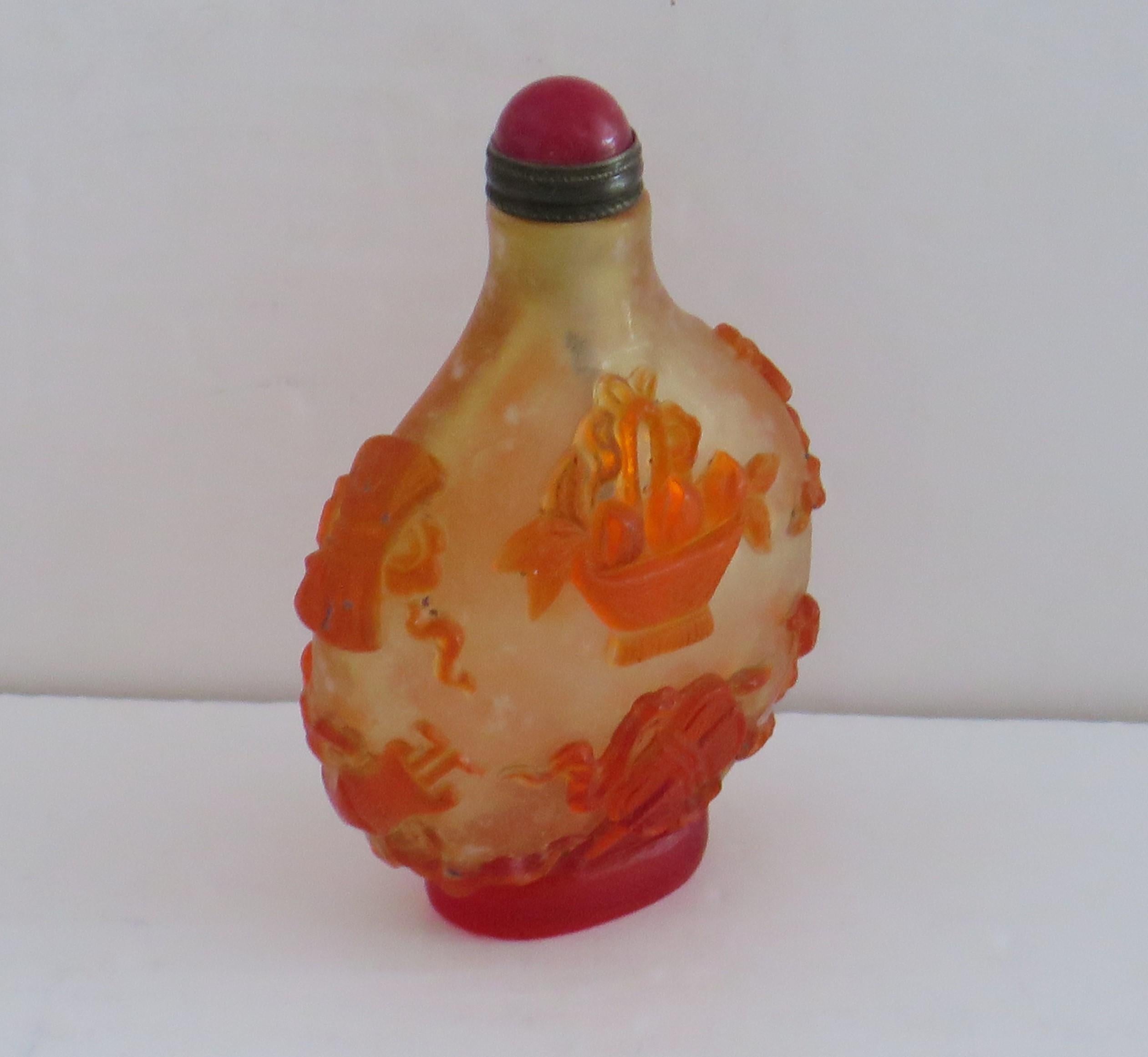 Chinese Export Snuff Bottle in Overlay Cameo Glass Finely Carved, circa 1925 For Sale 4